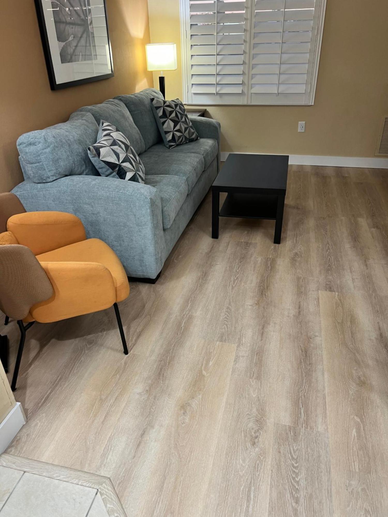 Deluxe Queen Suite