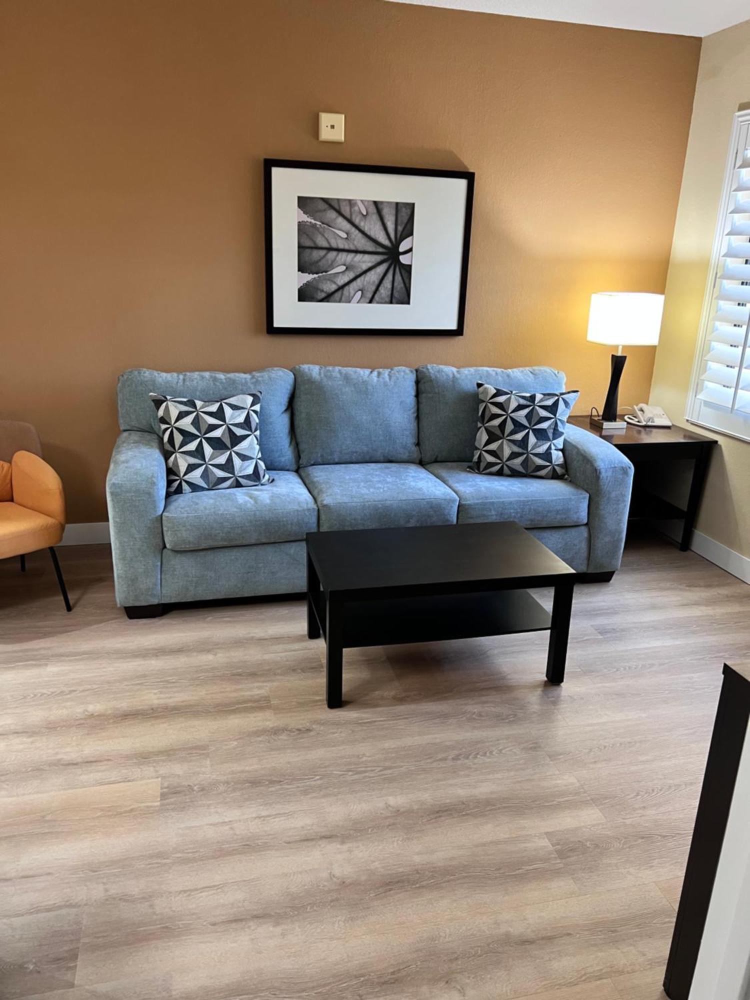 Deluxe Queen Suite