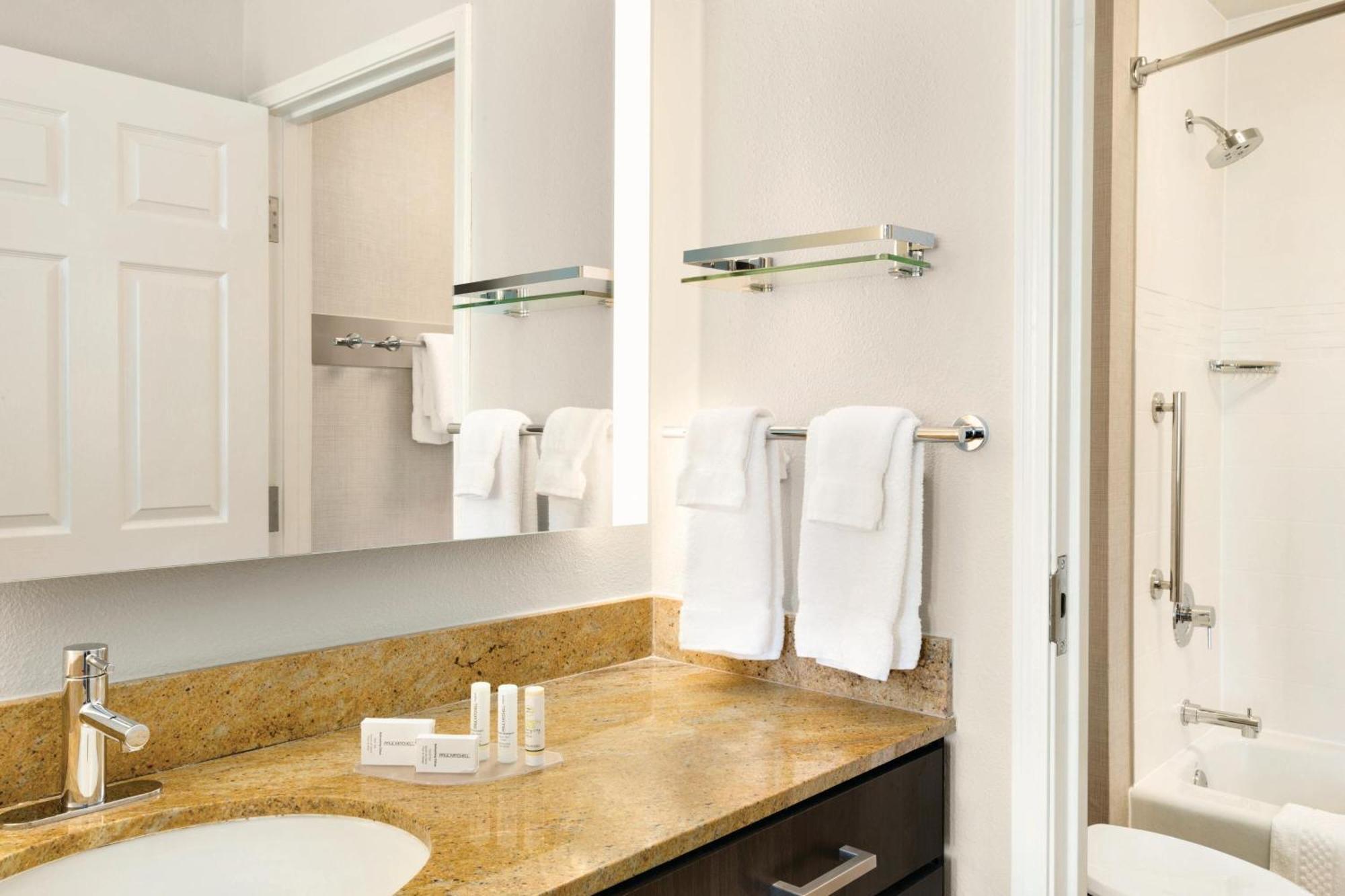 One-Bedroom Suite City View