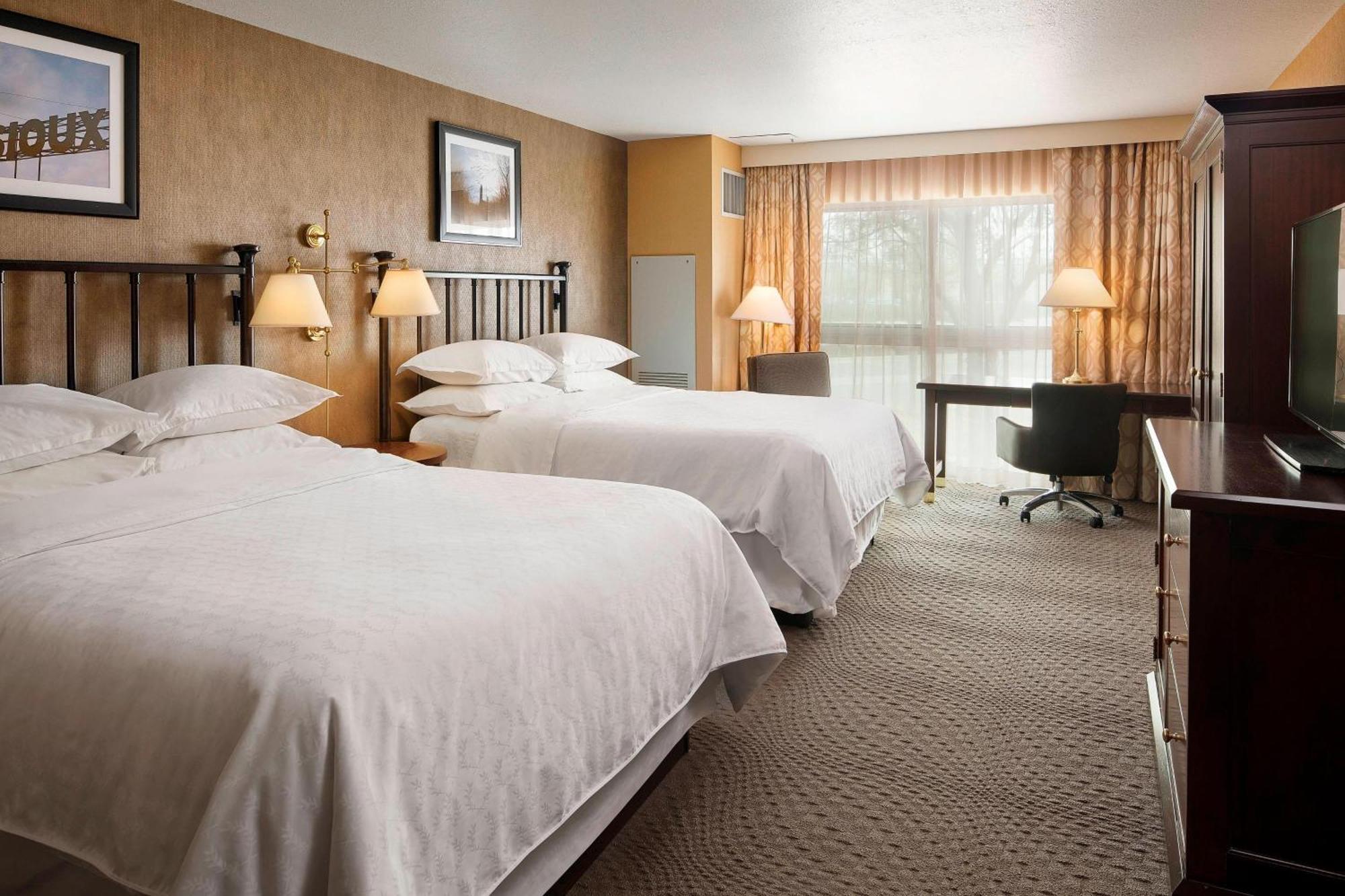 Larger Guest room 2 Queen,1396883708:JPEG