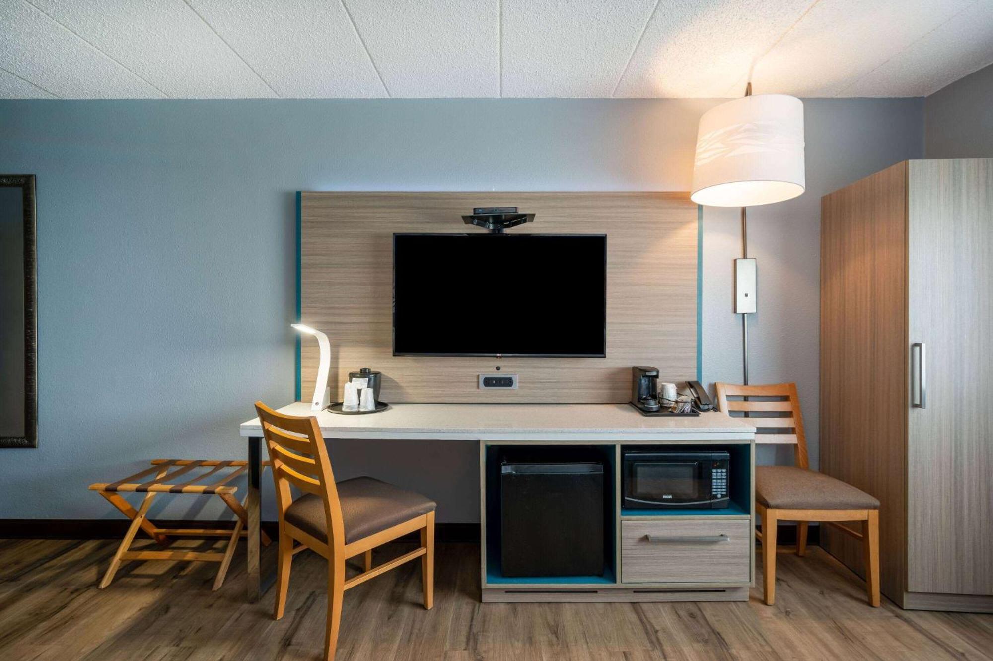 Queen Room - Mobility Access/Non-Smoking