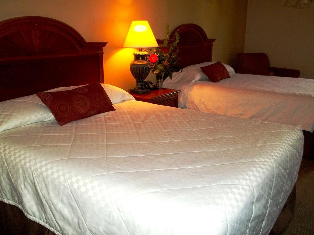 Queen Room Two Queen Beds Exterior Second Floor