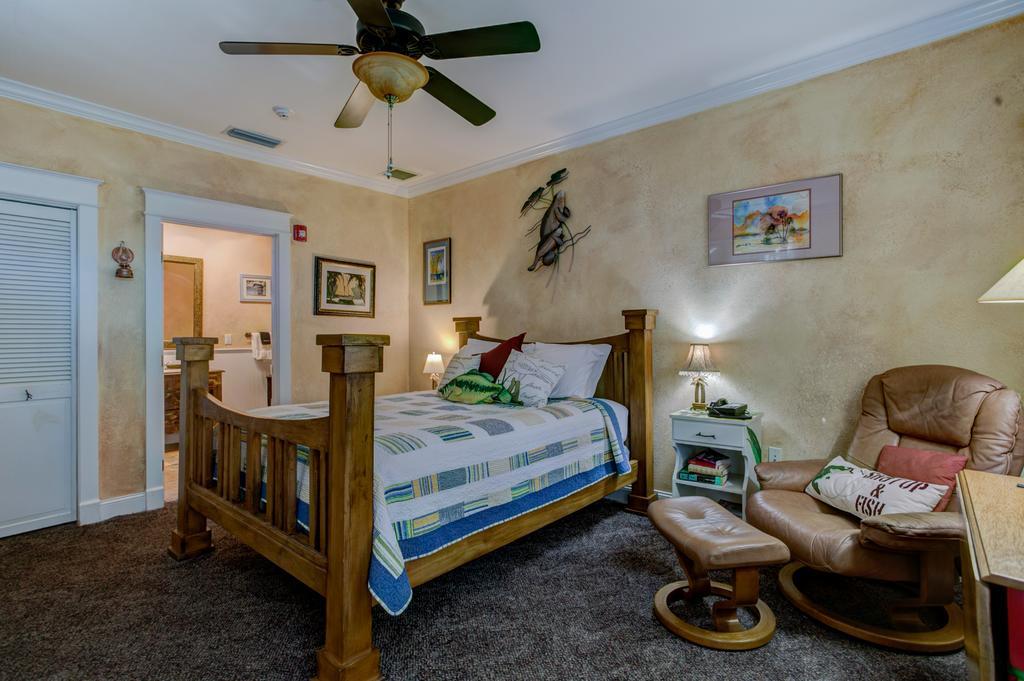 Deluxe Queen Suite Not Pet Friendly