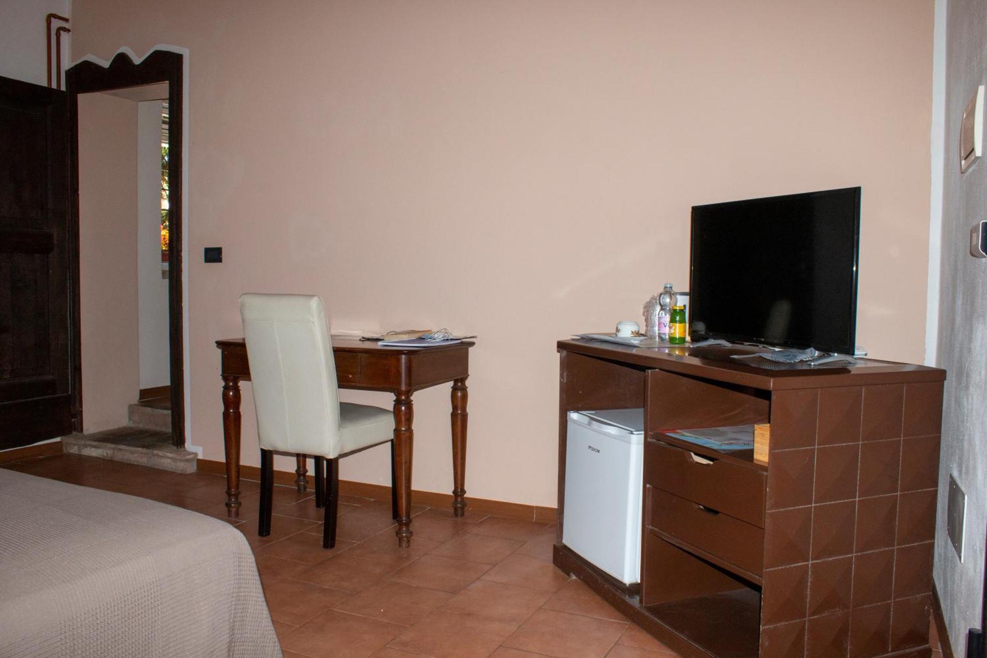 Double Room with Private Bathroom,1544017393:JPEG