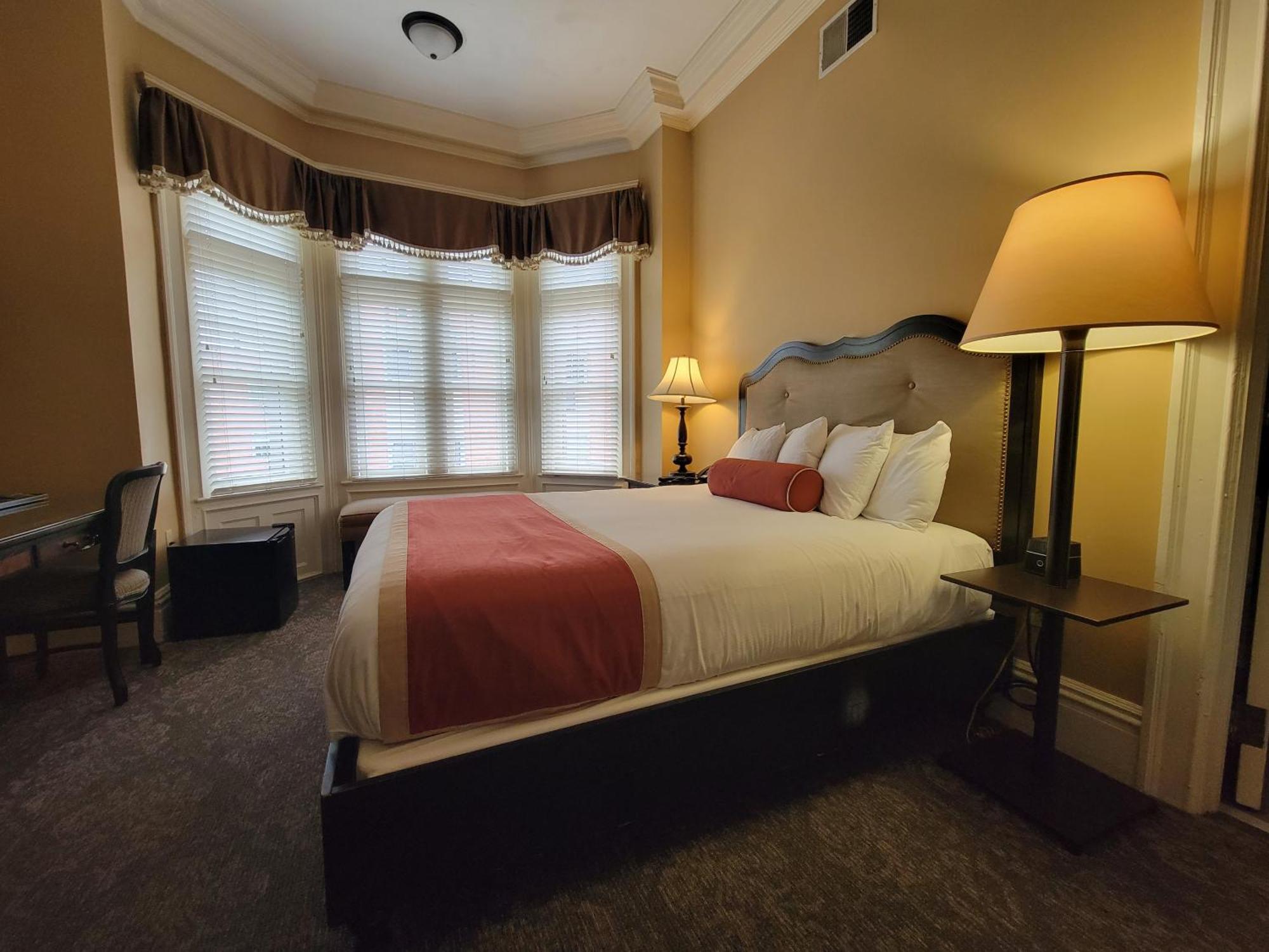 Deluxe Room with Queen Bed