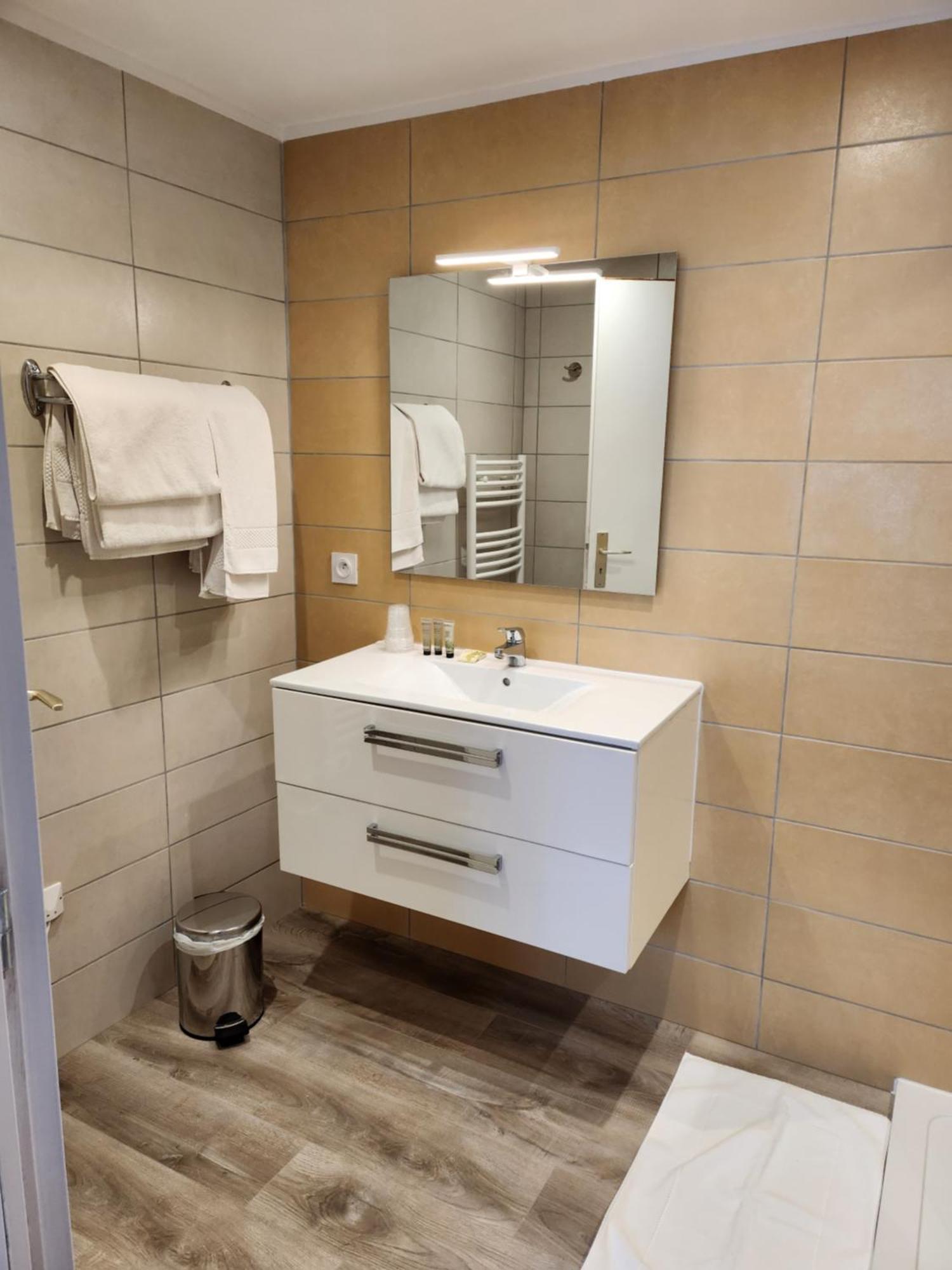 Quadruple Room Shower