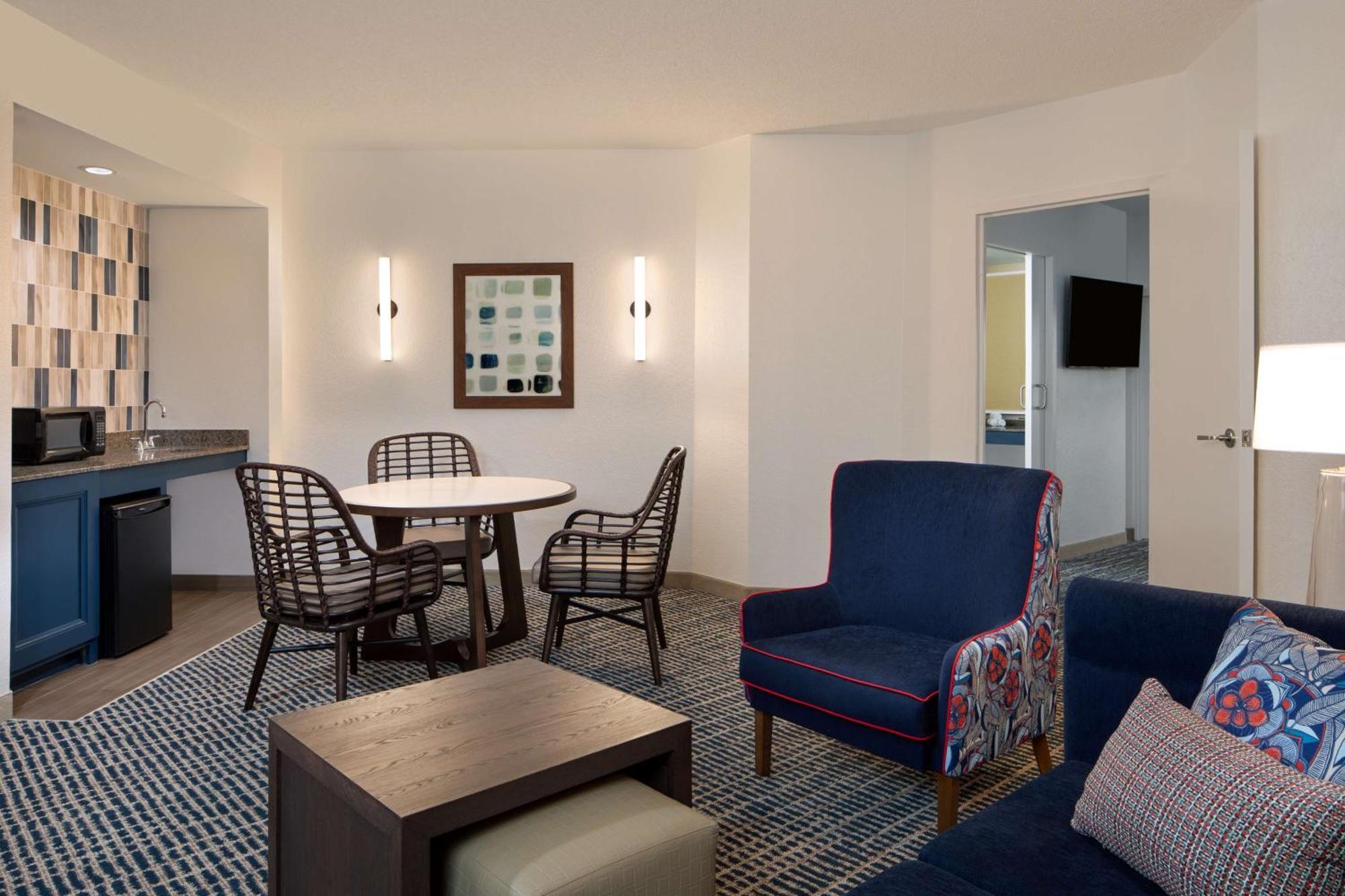 One-Bedroom King Suite Hearing Access,1544128372:JPEG