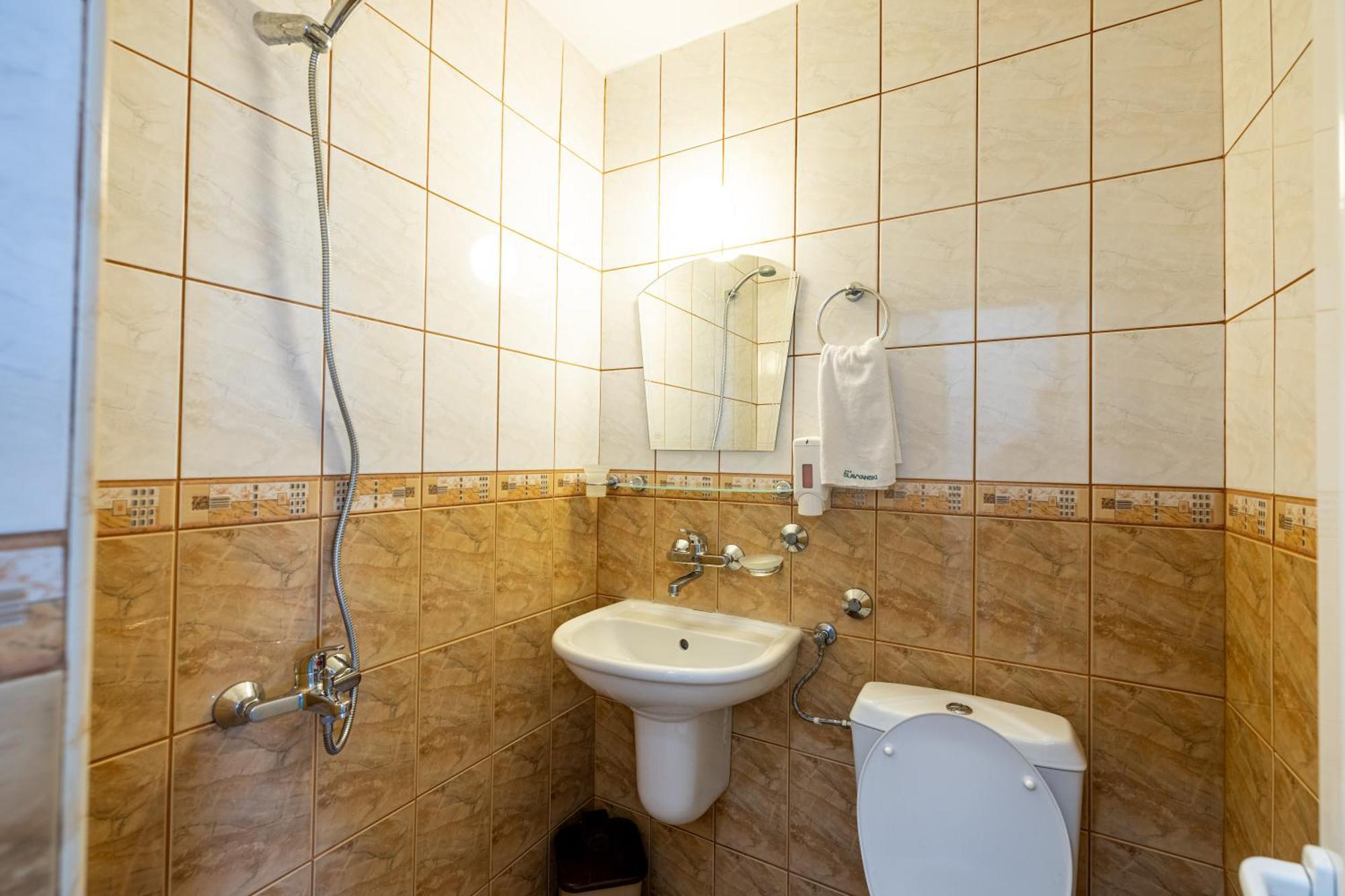 Single Room,1588079550:JPEG