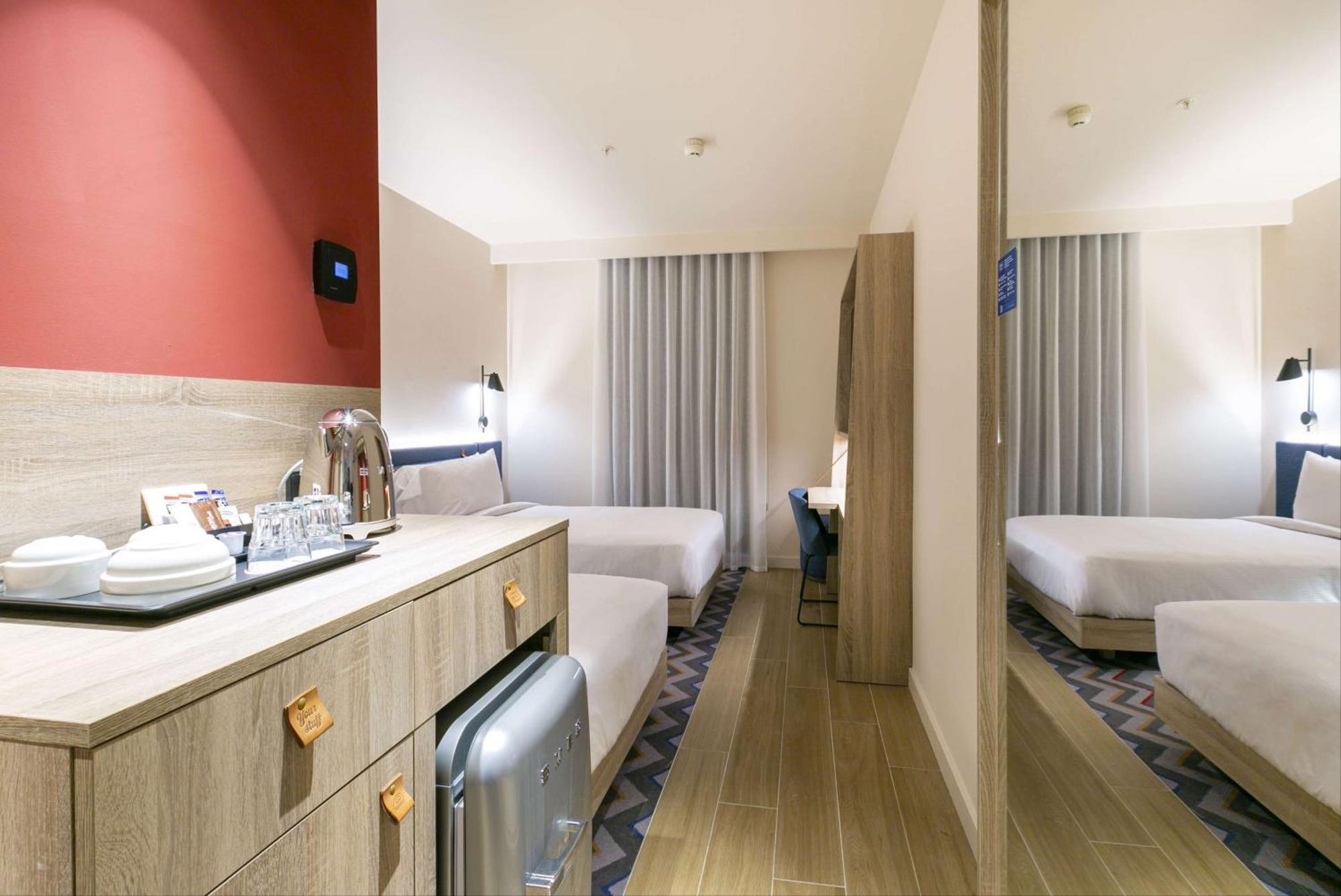 Twin Room,1544262949:JPEG