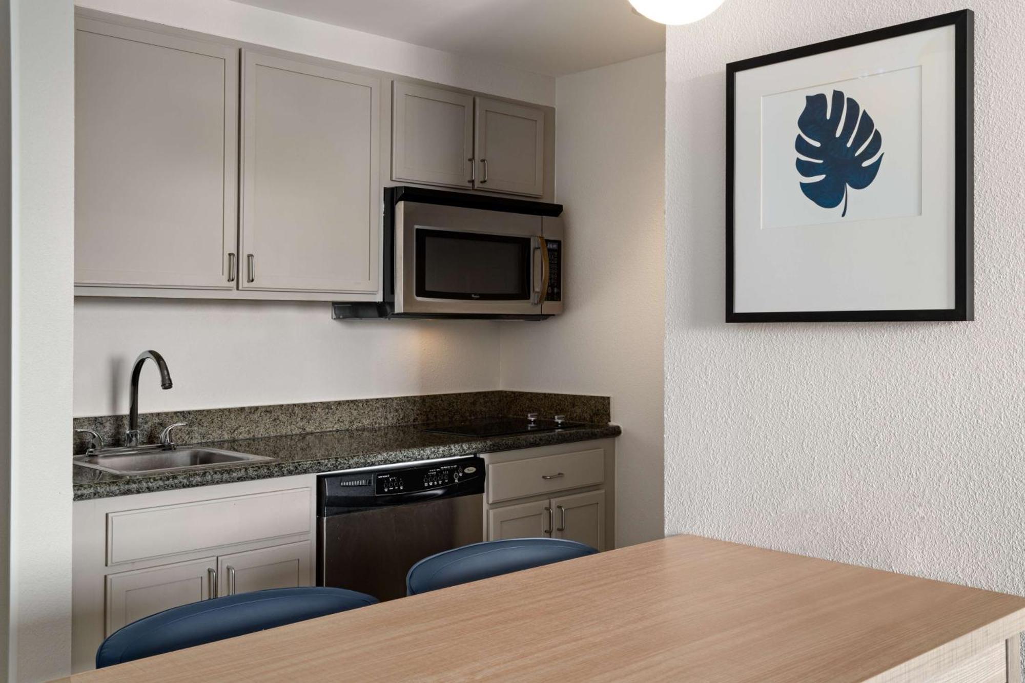 Queen Suite Disability Access or Non-Smoking