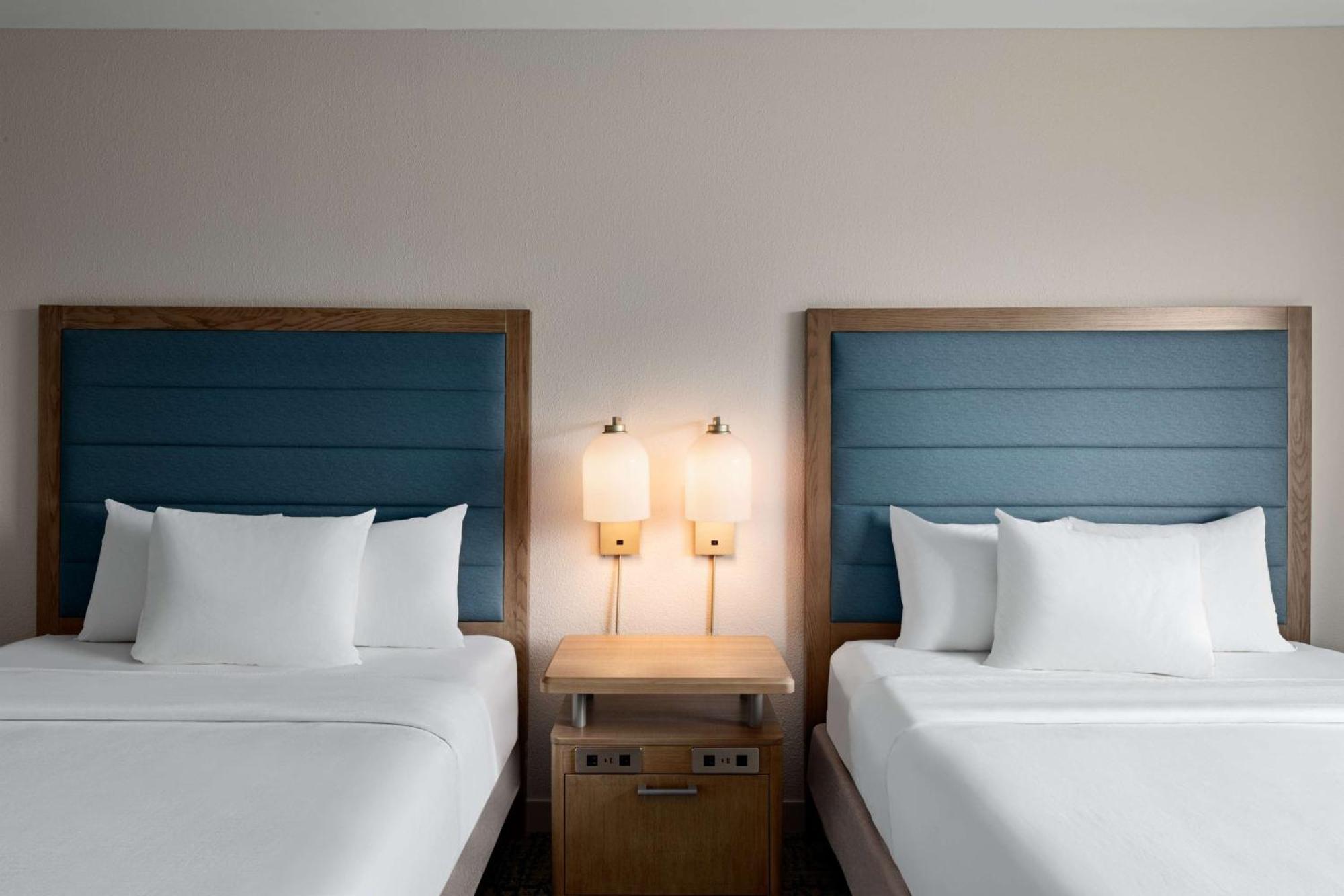 Two Bedroom Suite One King Two Queen Beds,1544264017:JPEG