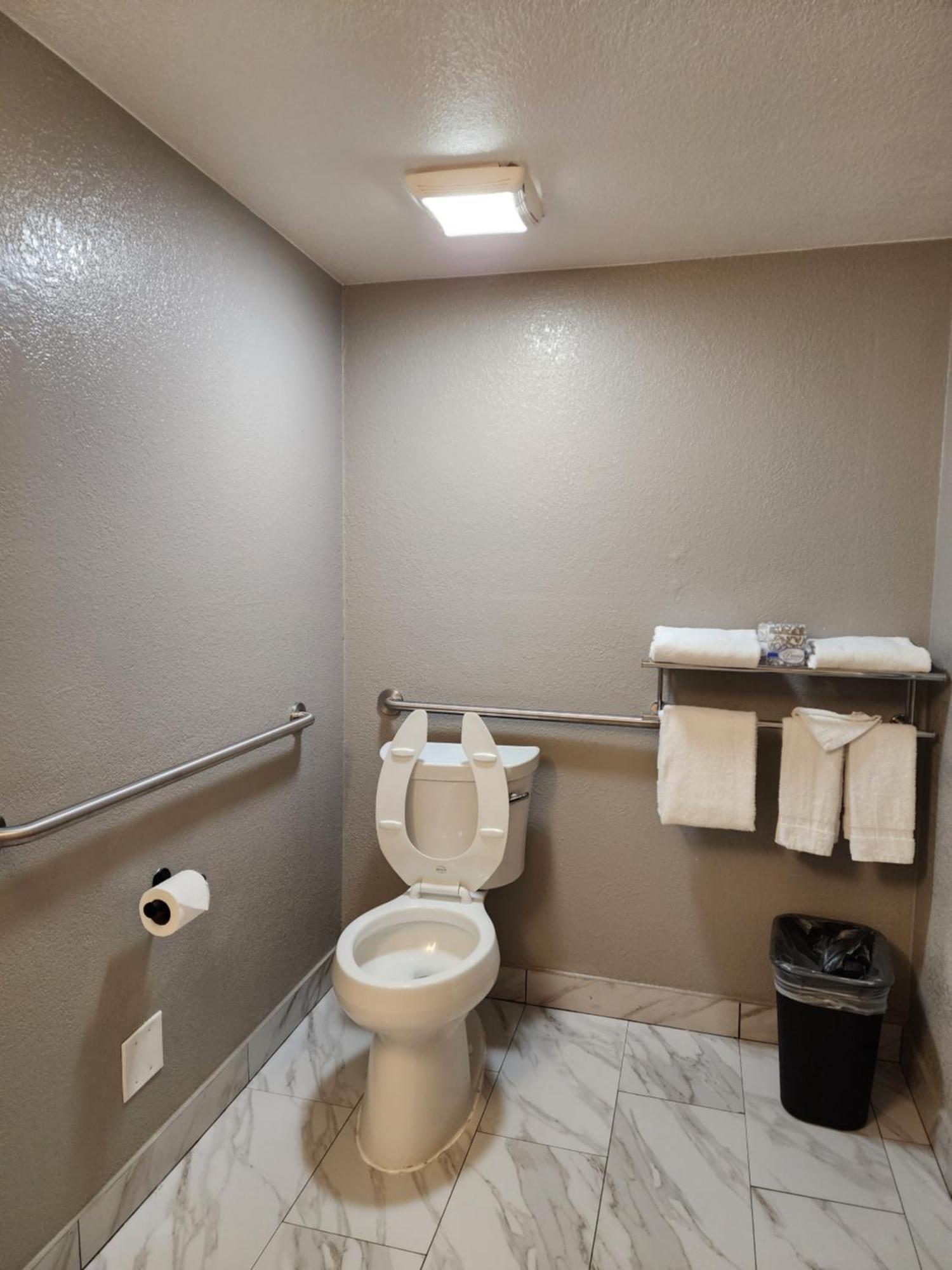 Queen Room Disability Access Non-Smoking