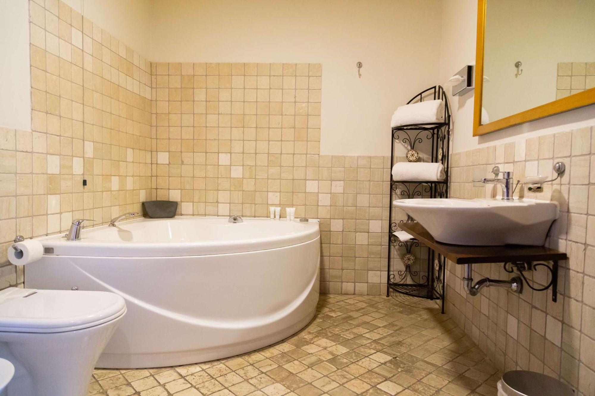 Junior Suite whirlpool