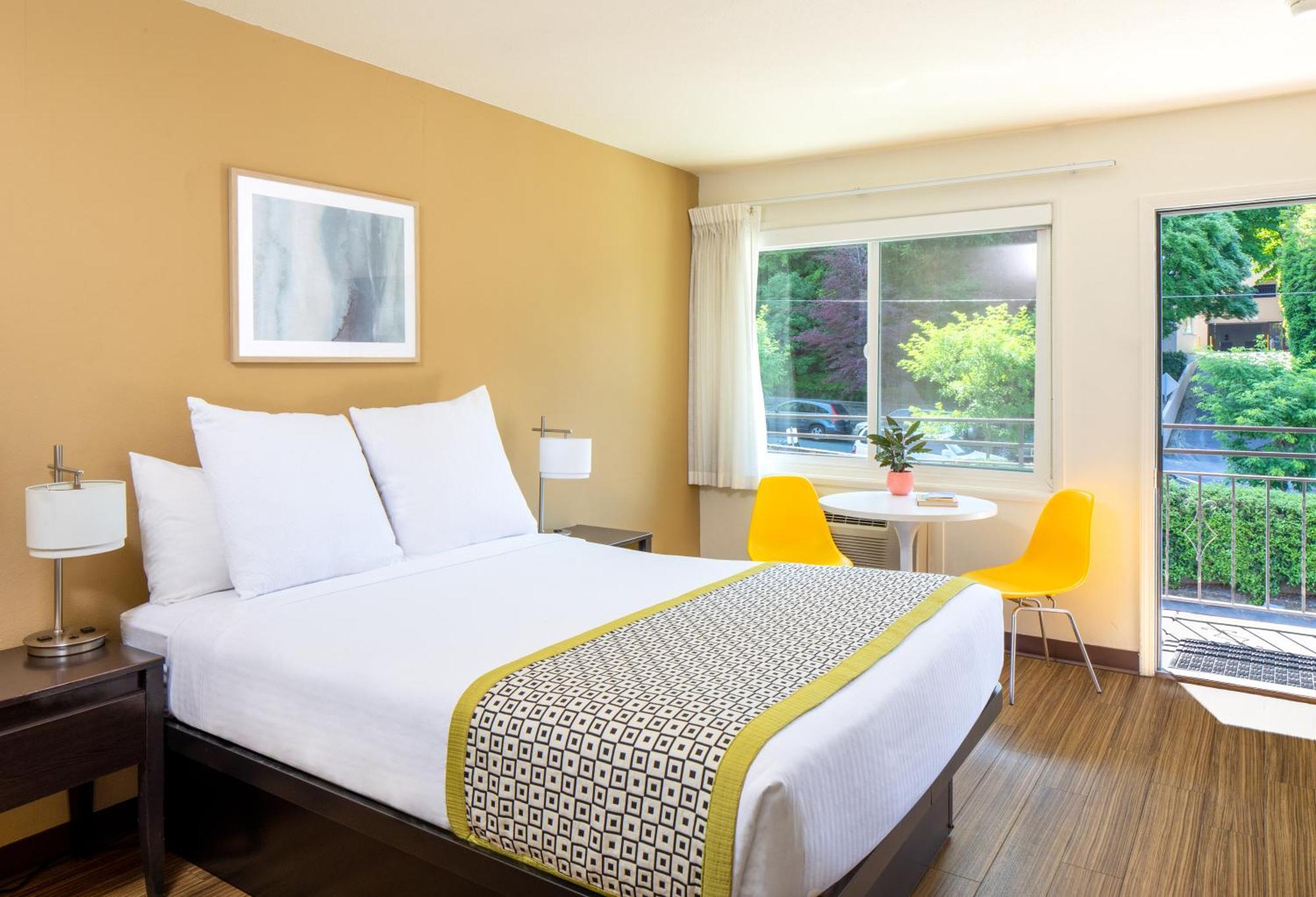 Standard Queen Room