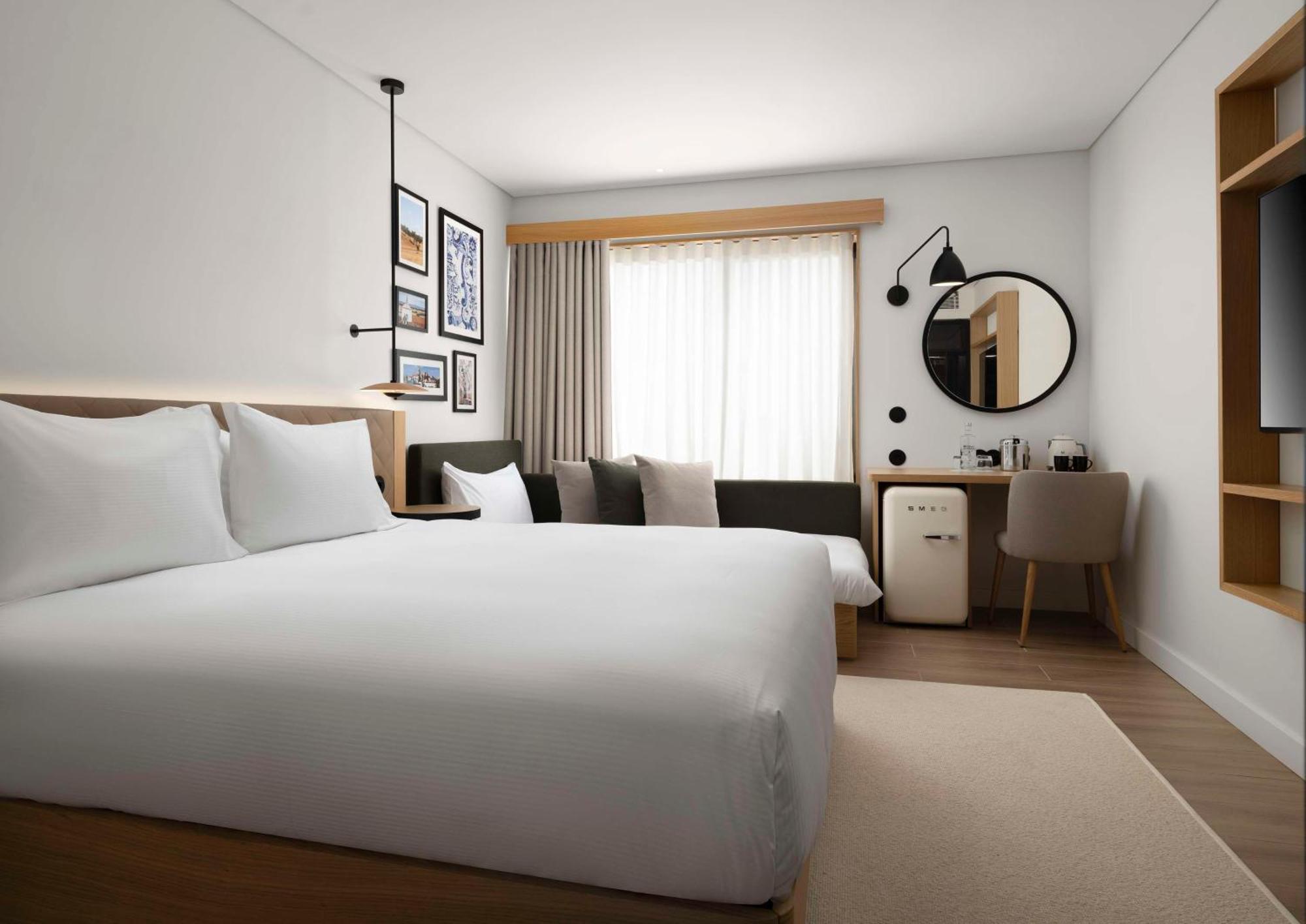 King Premium Room Scenic View Sofa Bed,1544657749:JPEG