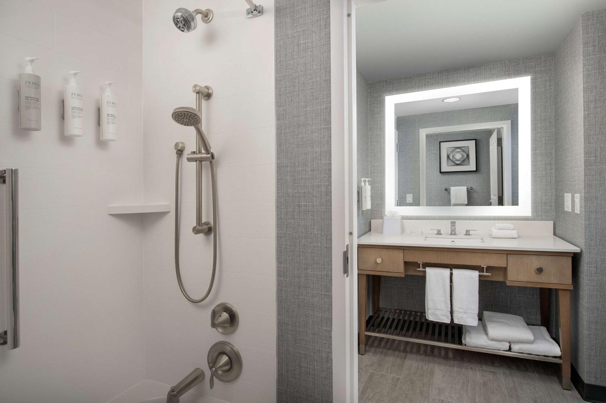 King Suite Bath Tub Mobility Accessible