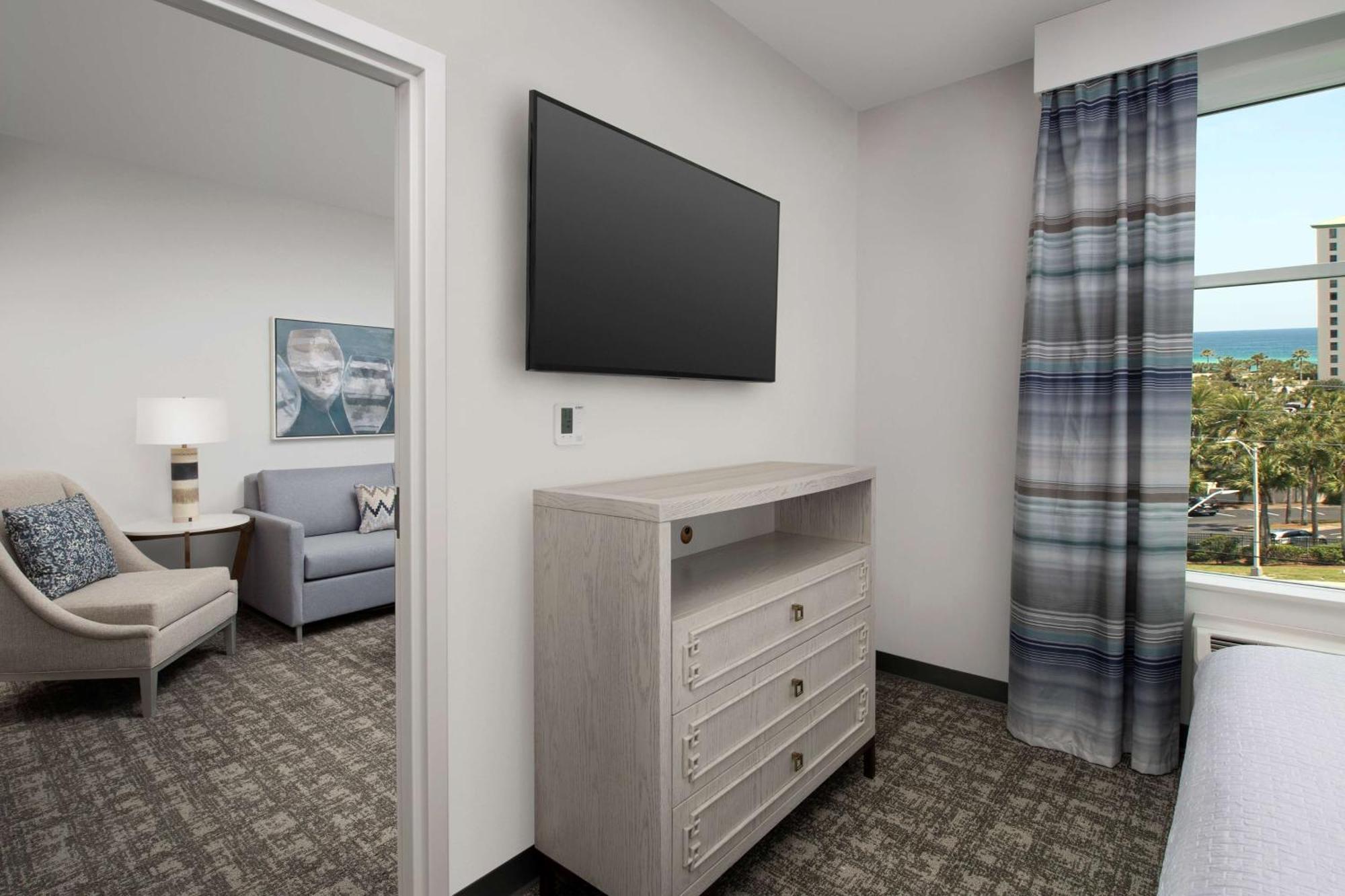 King Suite Bath Tub Mobility Accessible