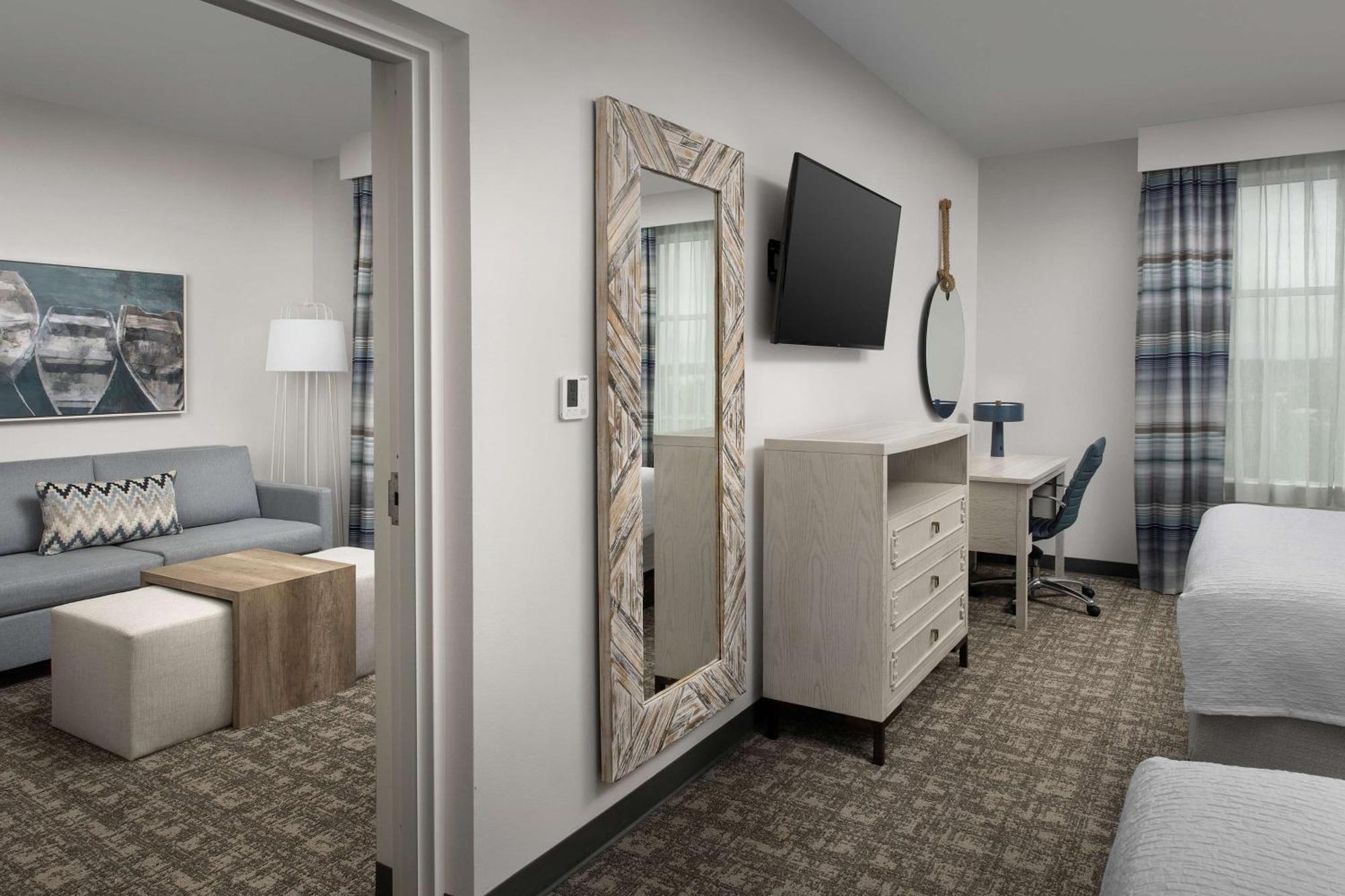 One-Bedroom Queen Suite Two Queen Beds