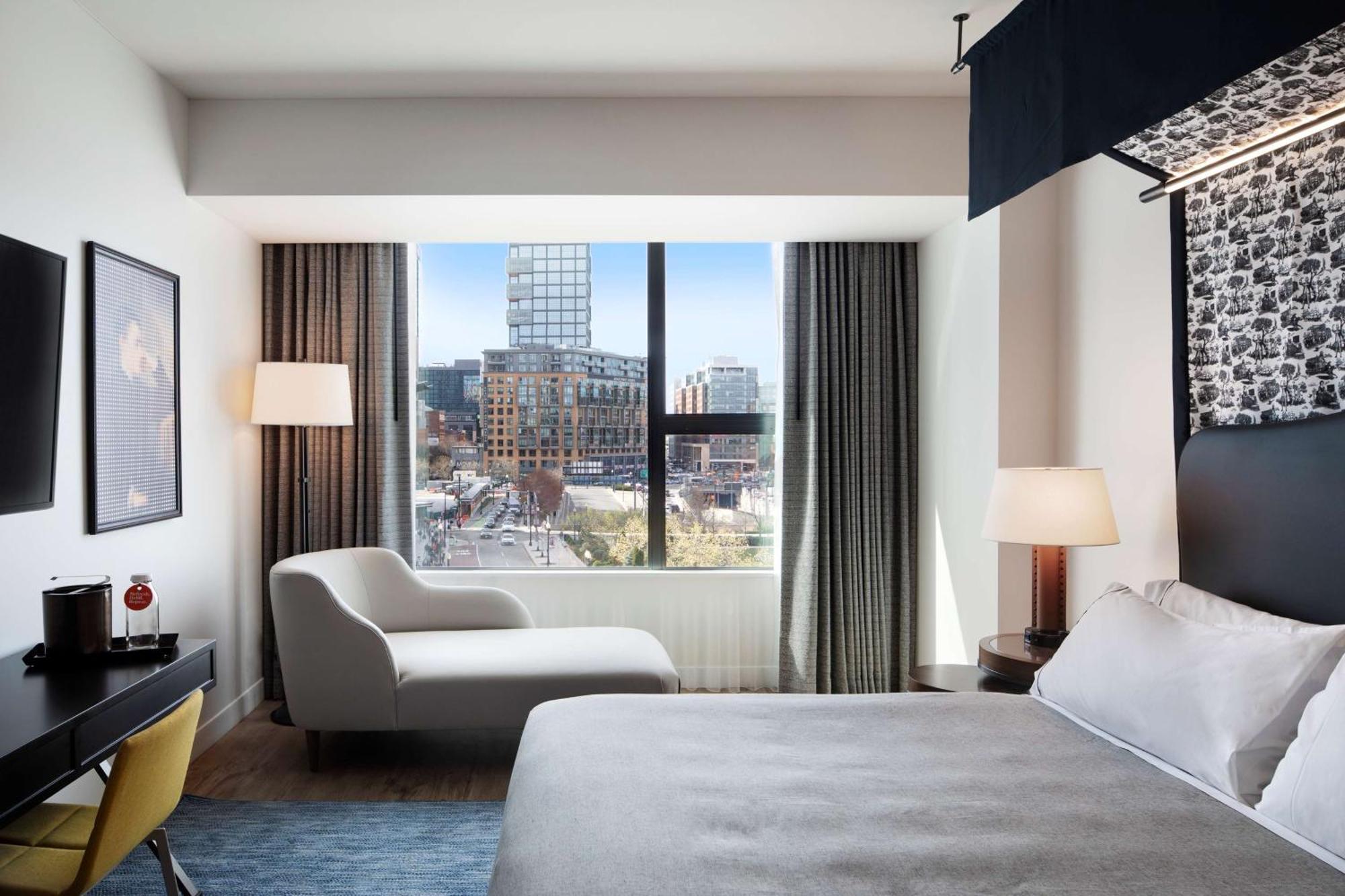 Premium King Room City View