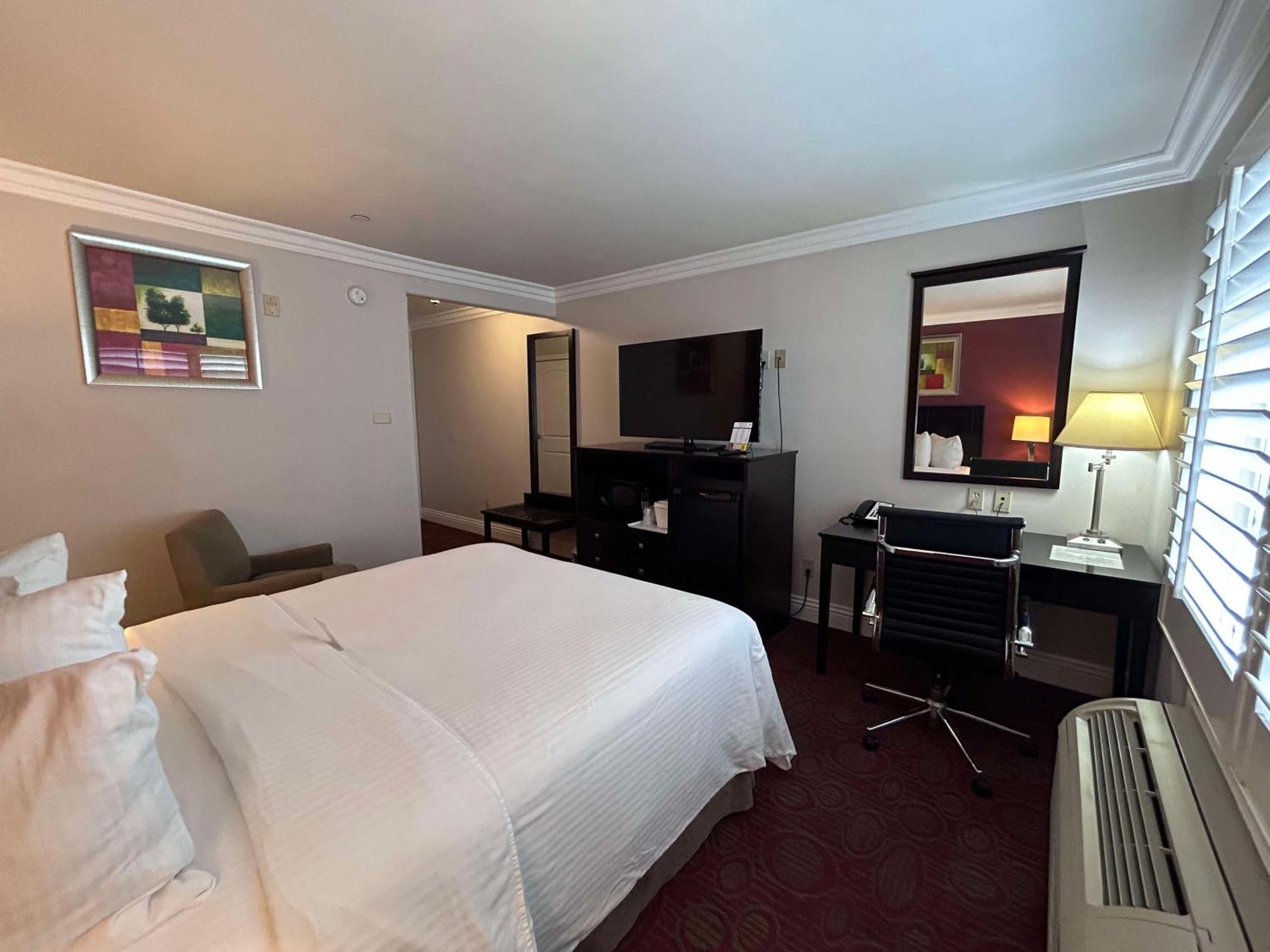 Queen Room,1544712523:JPEG