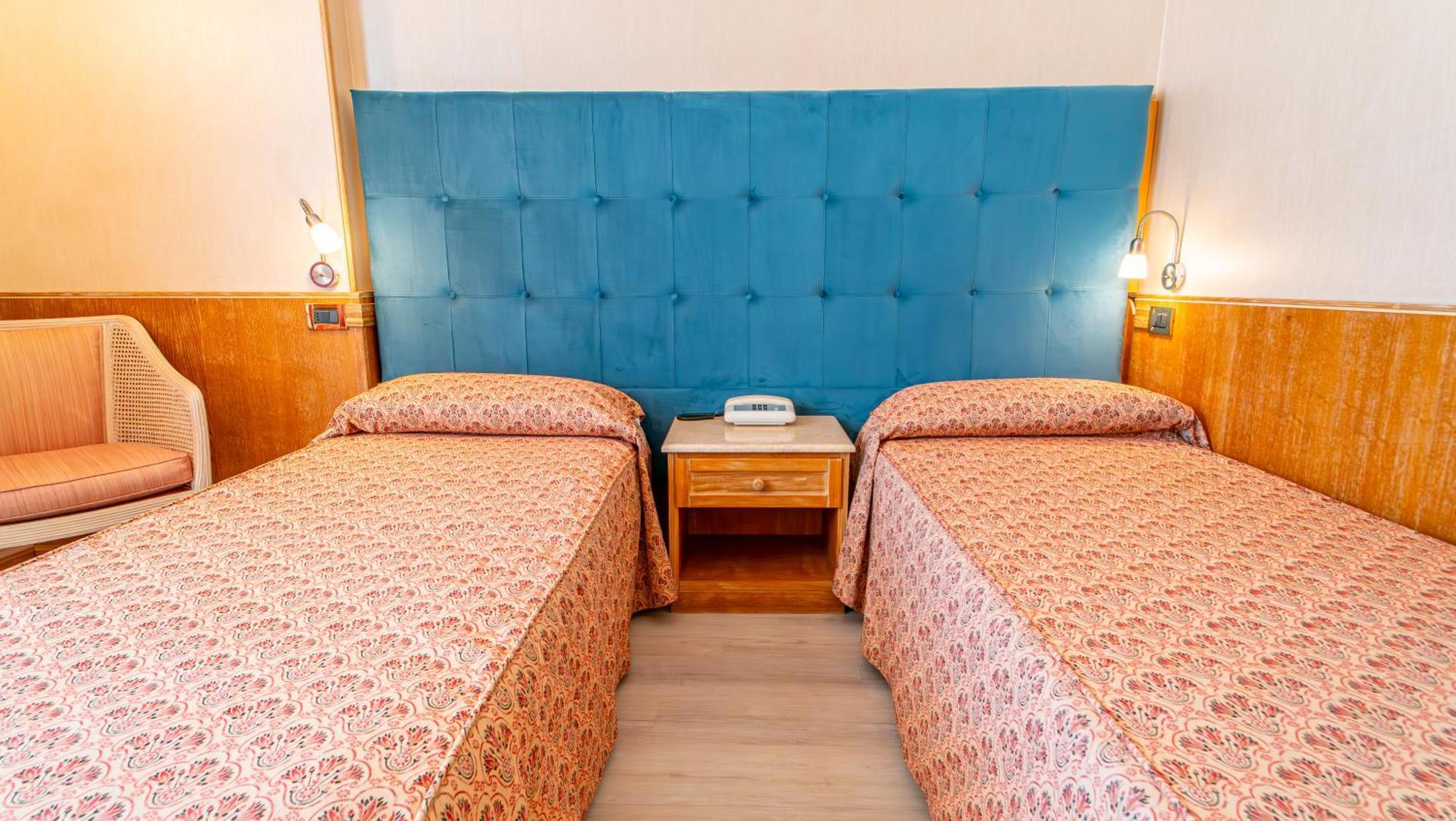 Twin Room,1544772883:JPEG