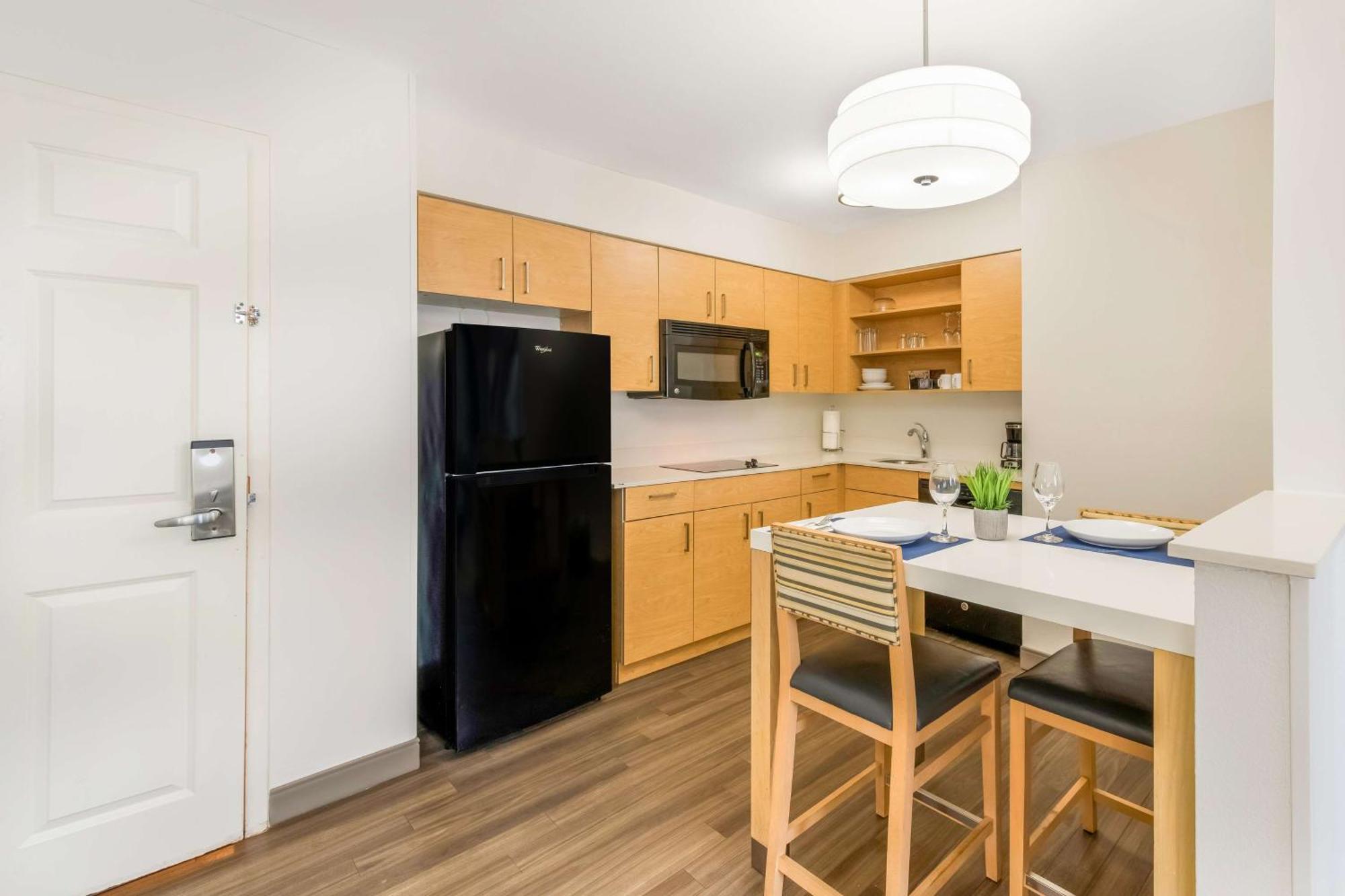 One-Bedroom Double Suite,1544827291:JPEG