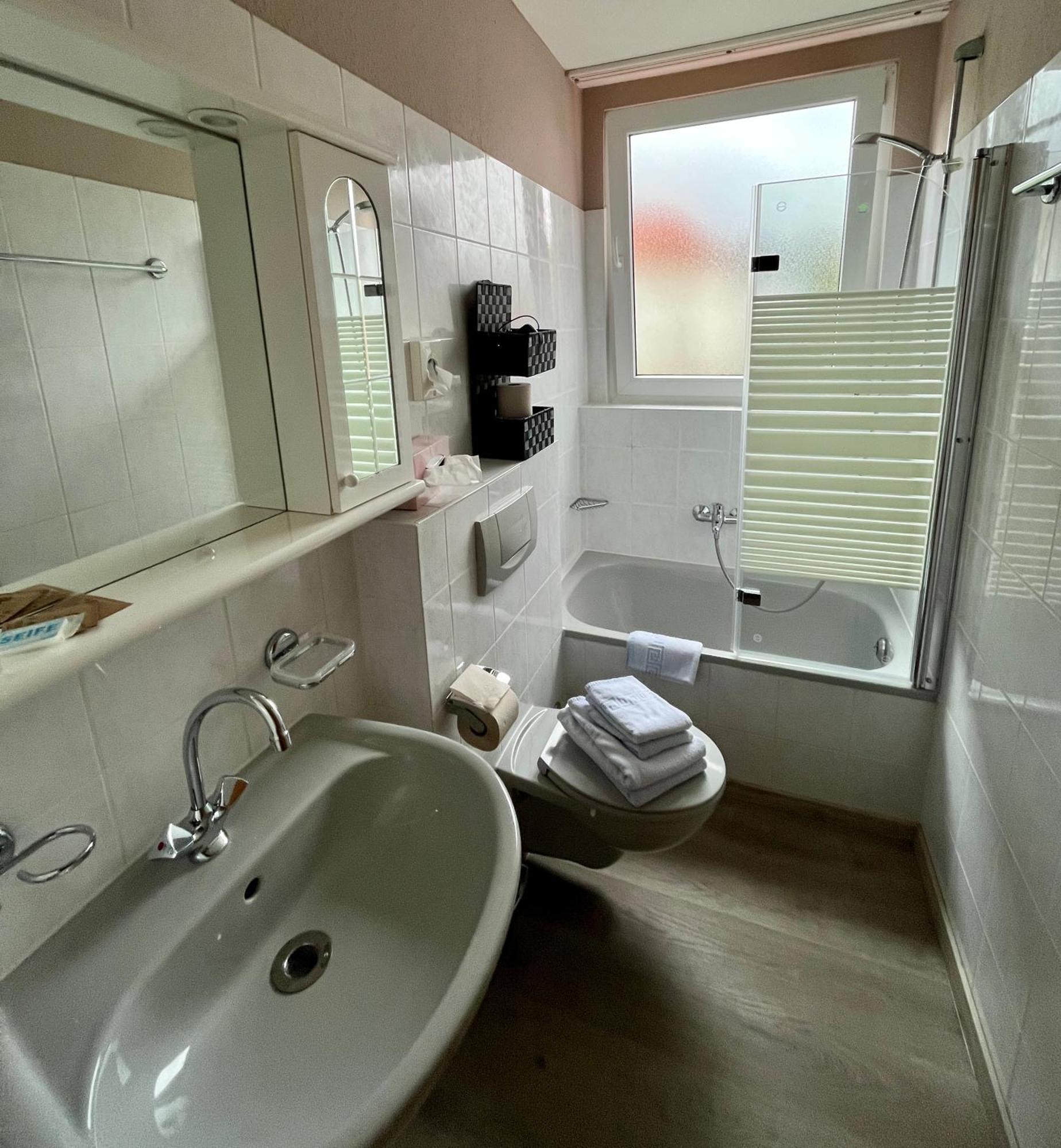 Double Room,1544932306:JPEG