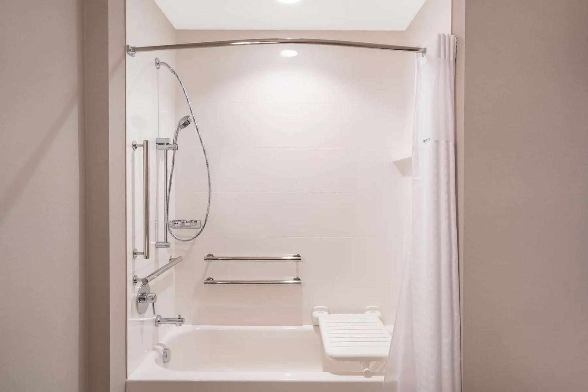 King Room Bath Tub Mobility Hearing Access