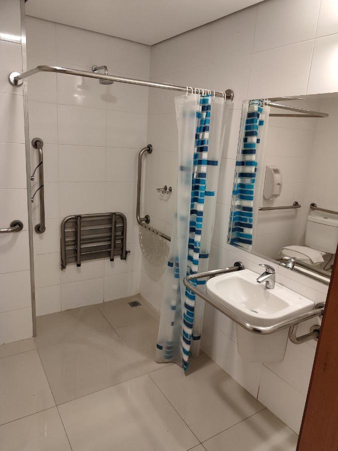 Quarto com 2 Camas de Solteiro - Acesso para Hóspedes com Mobilidade Reduzida