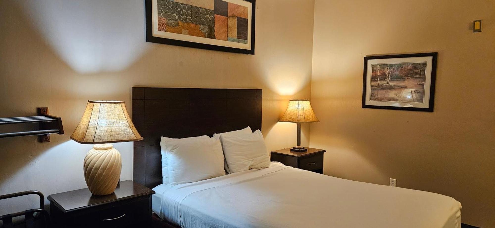 Deluxe Queen Room