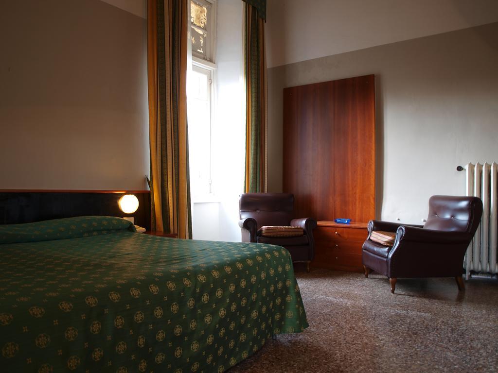 Double or Twin Room Private Bathroom