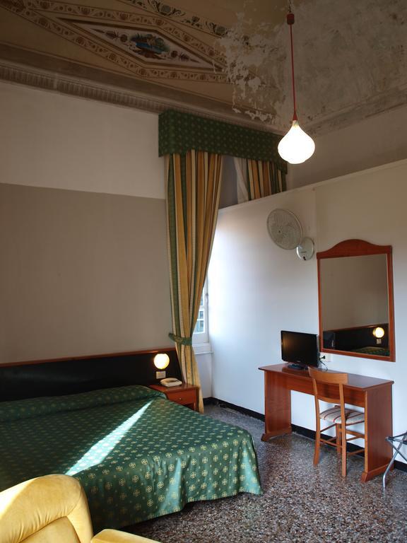Double or Twin Room Private Bathroom