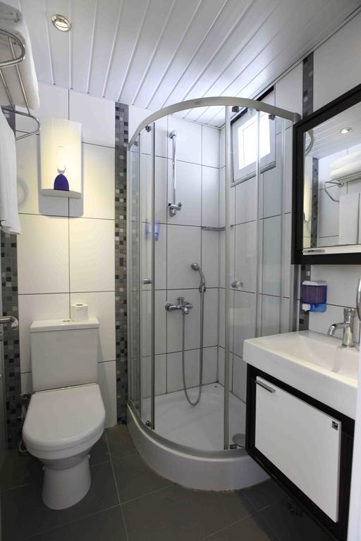 Standard Room with Balcony with Partial Sea View,68616548:JPEG