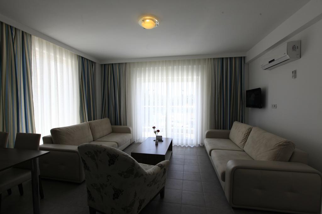 Family Room Balcony Land View,483190980:JPEG