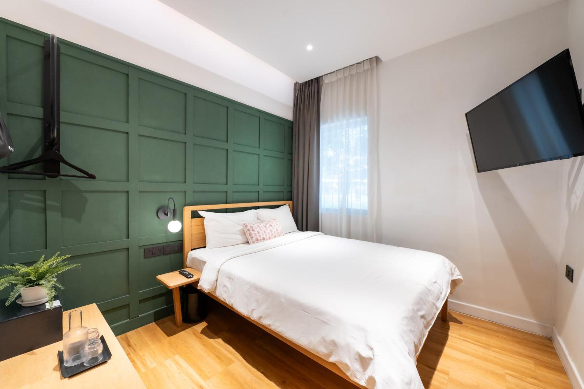 The Small Room,1545063847:JPEG