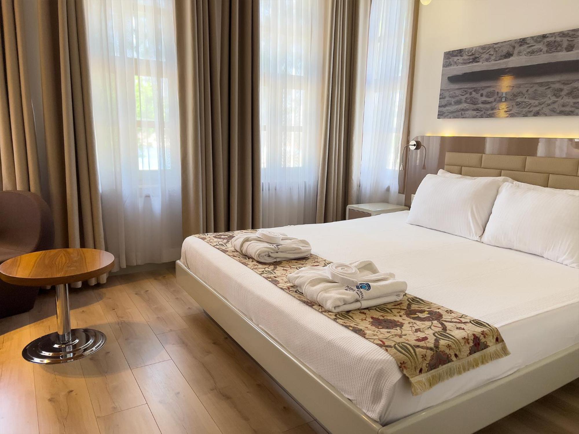 Standard Double Room Side Sea View