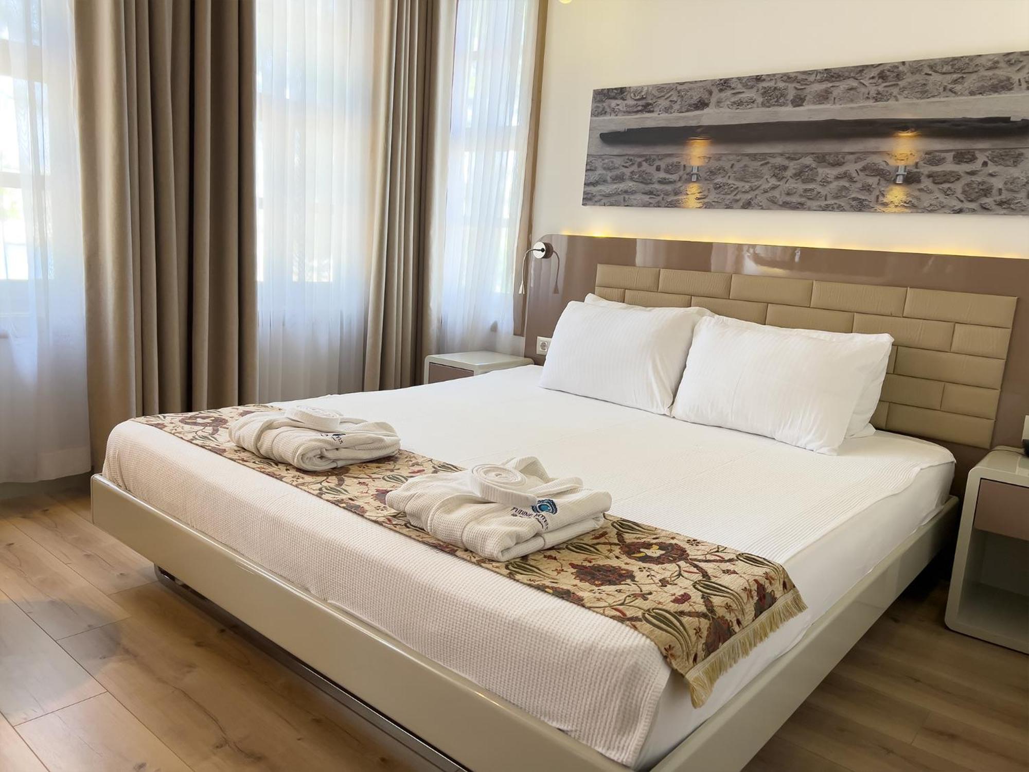 Standard Double Room Side Sea View