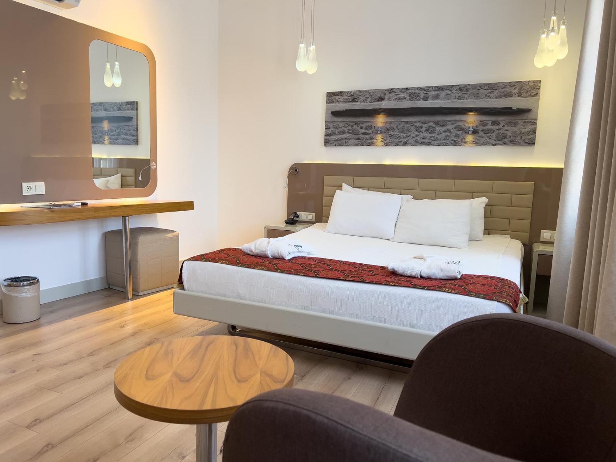 Standard Double Room Side Sea View