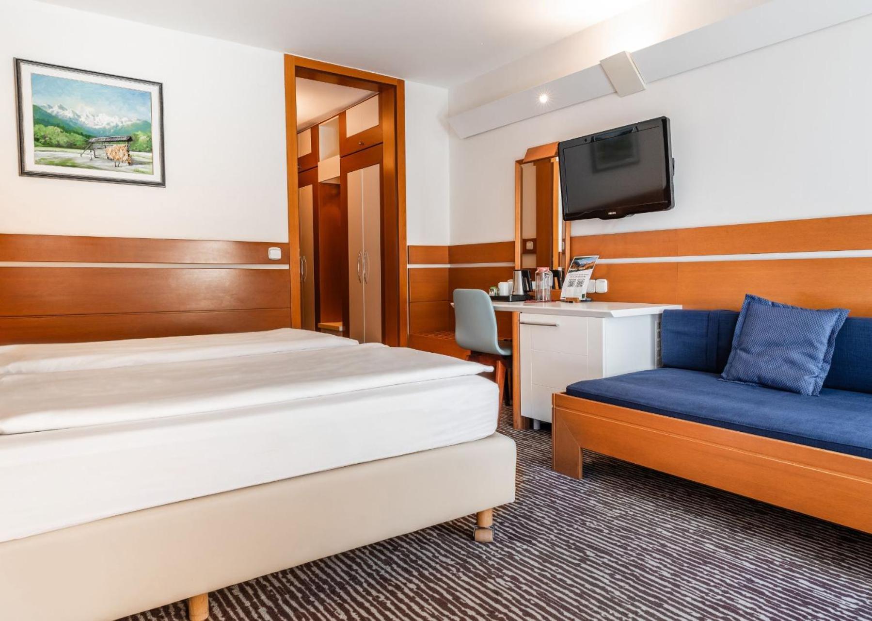 Superior Double Room with Balcony,1545187765:JPEG