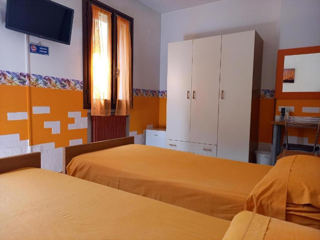 Twin Room,1545308830:JPEG