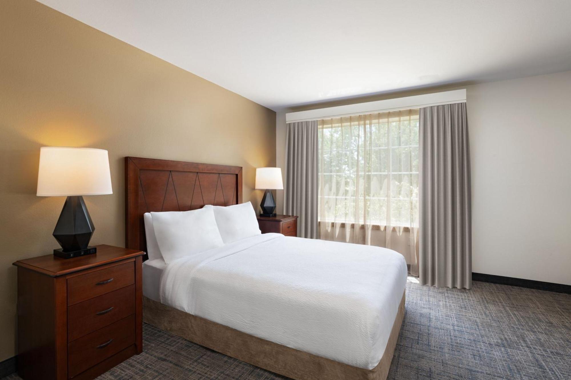 1 Bedroom Suite 1 Queen Sofa bed Accessible,1545387673:JPEG