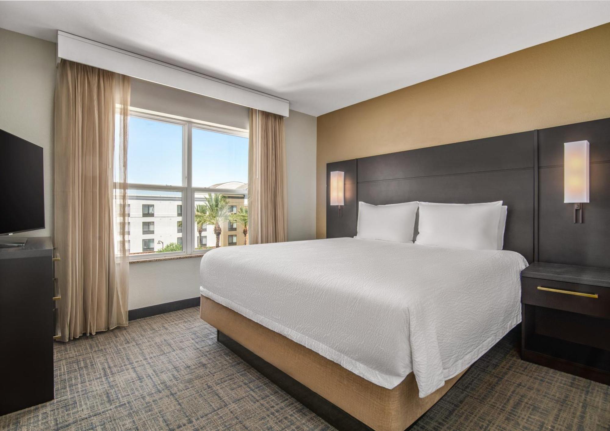 One-Bedroom Suite Sofa Bed,1545415933:JPEG