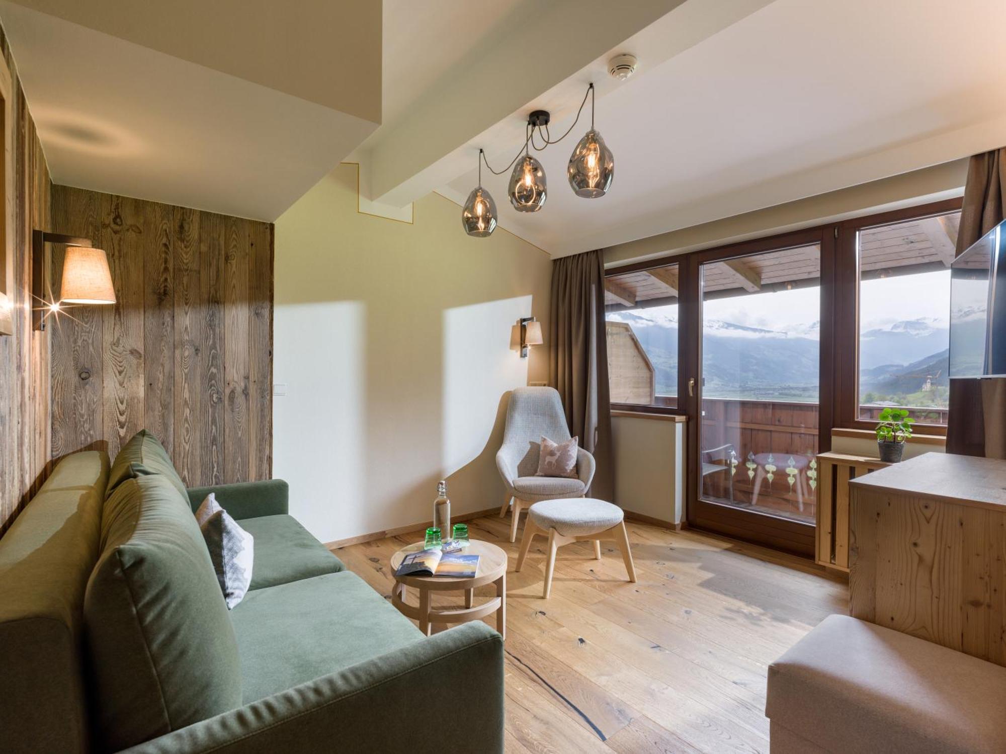 Junior Suite,1597567275:JPEG