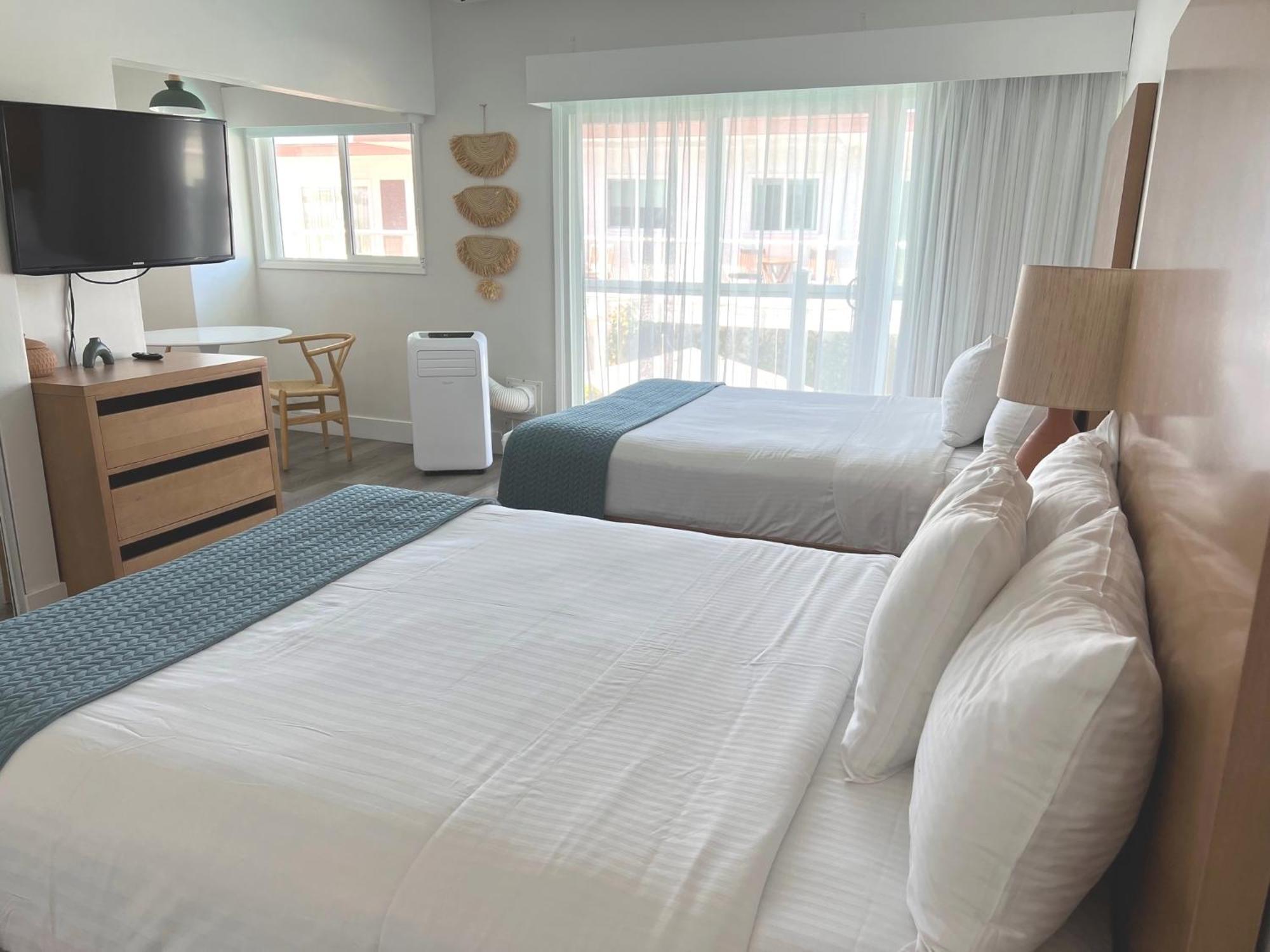 Standard Room Two Queen Beds Pool View,1545380998:JPEG