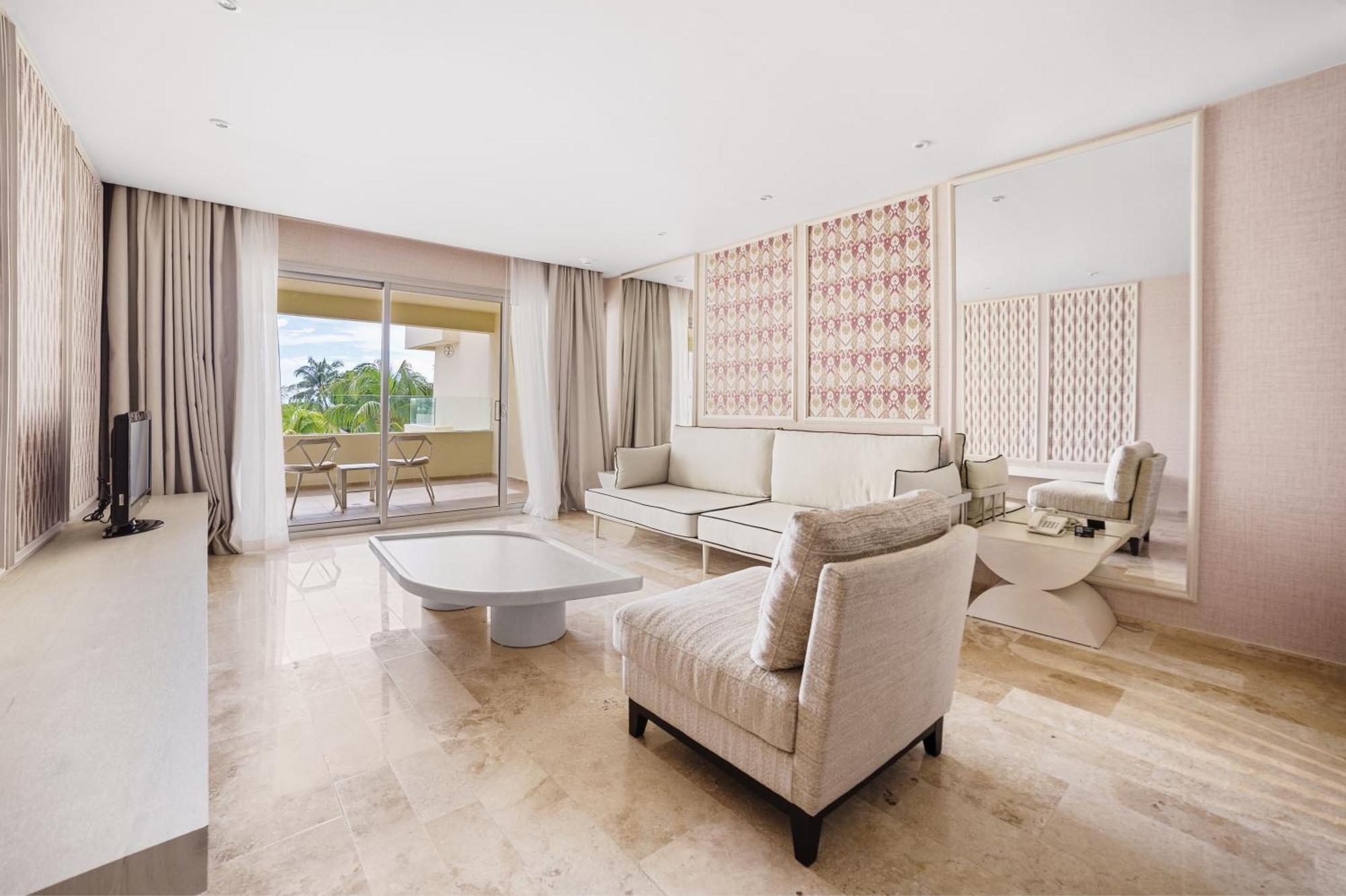Deluxe Suite with Garden View,1545535321:JPEG