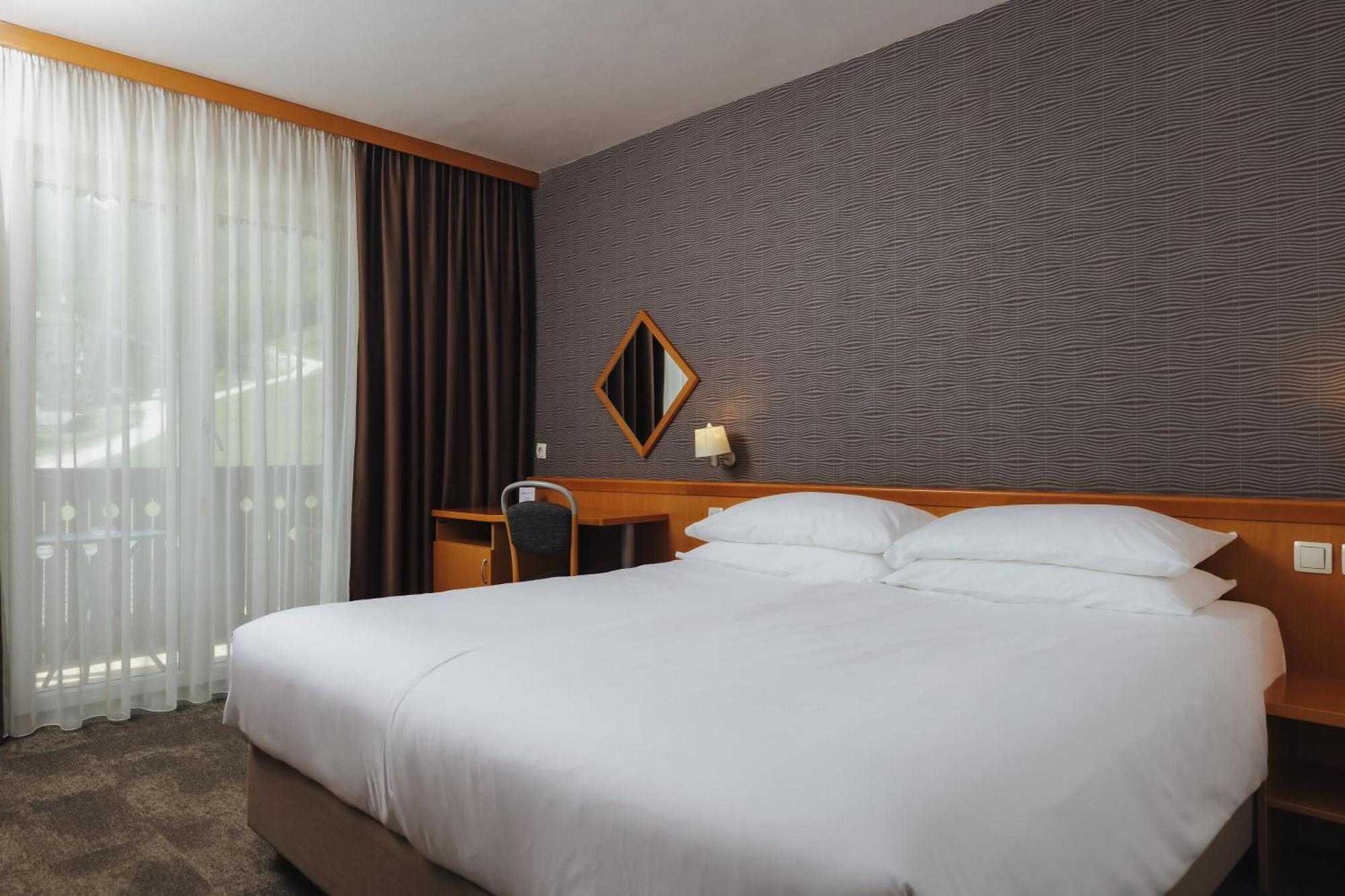 Superior Room One King Bed or Two Twin Beds,1545557392:JPEG