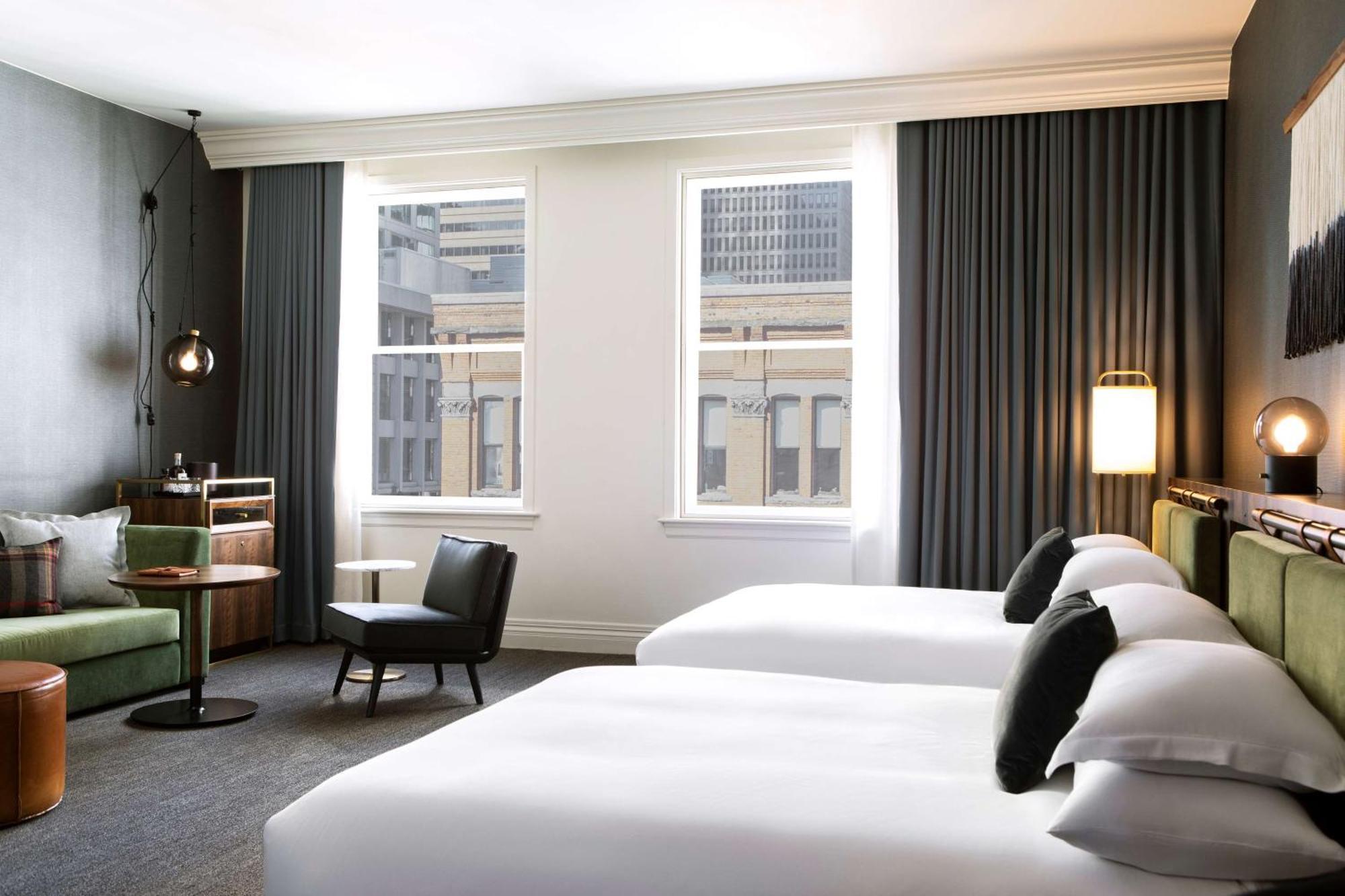 Preferred Queen Room Tub Mobility Accessible