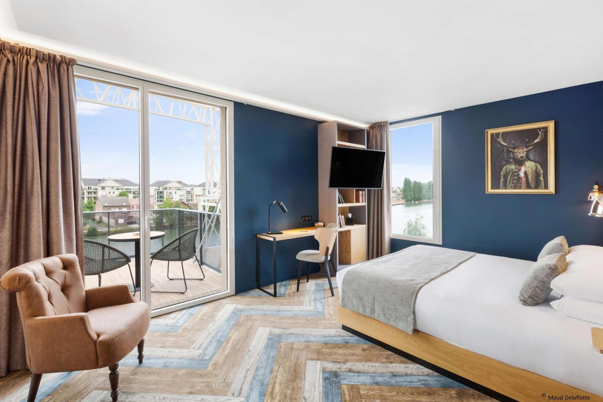 Suite Executive King-size bed,1284673630:JPEG
