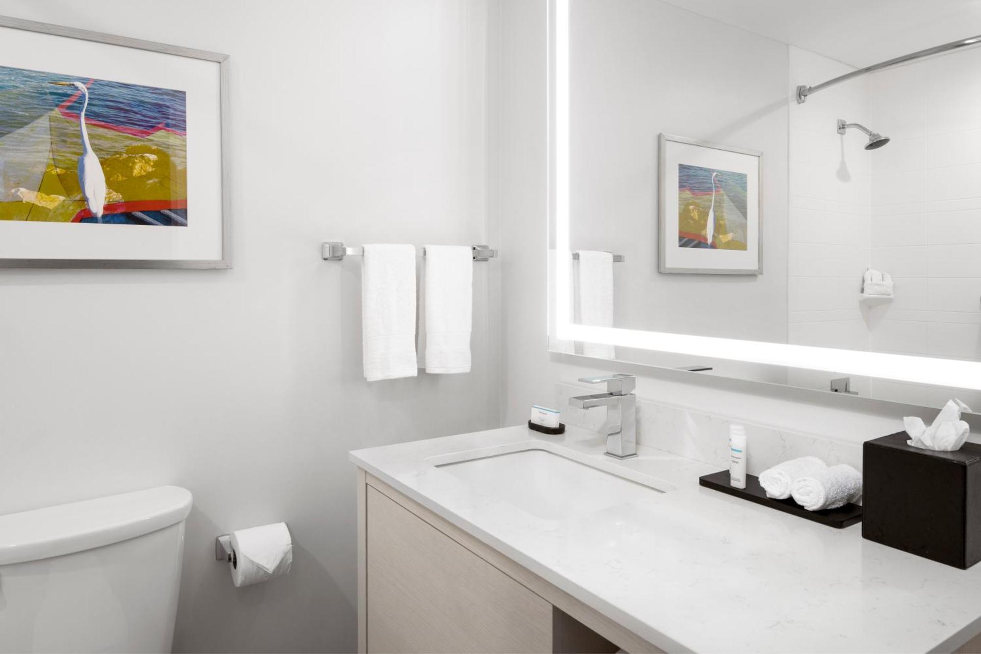 King Room Bay or Sunset View Non-Smoking,1756512485:JPEG