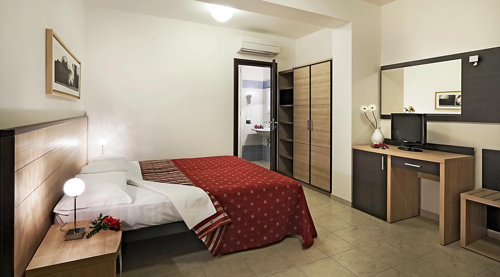 Two-Bedroom Apartment,823423376:JPEG